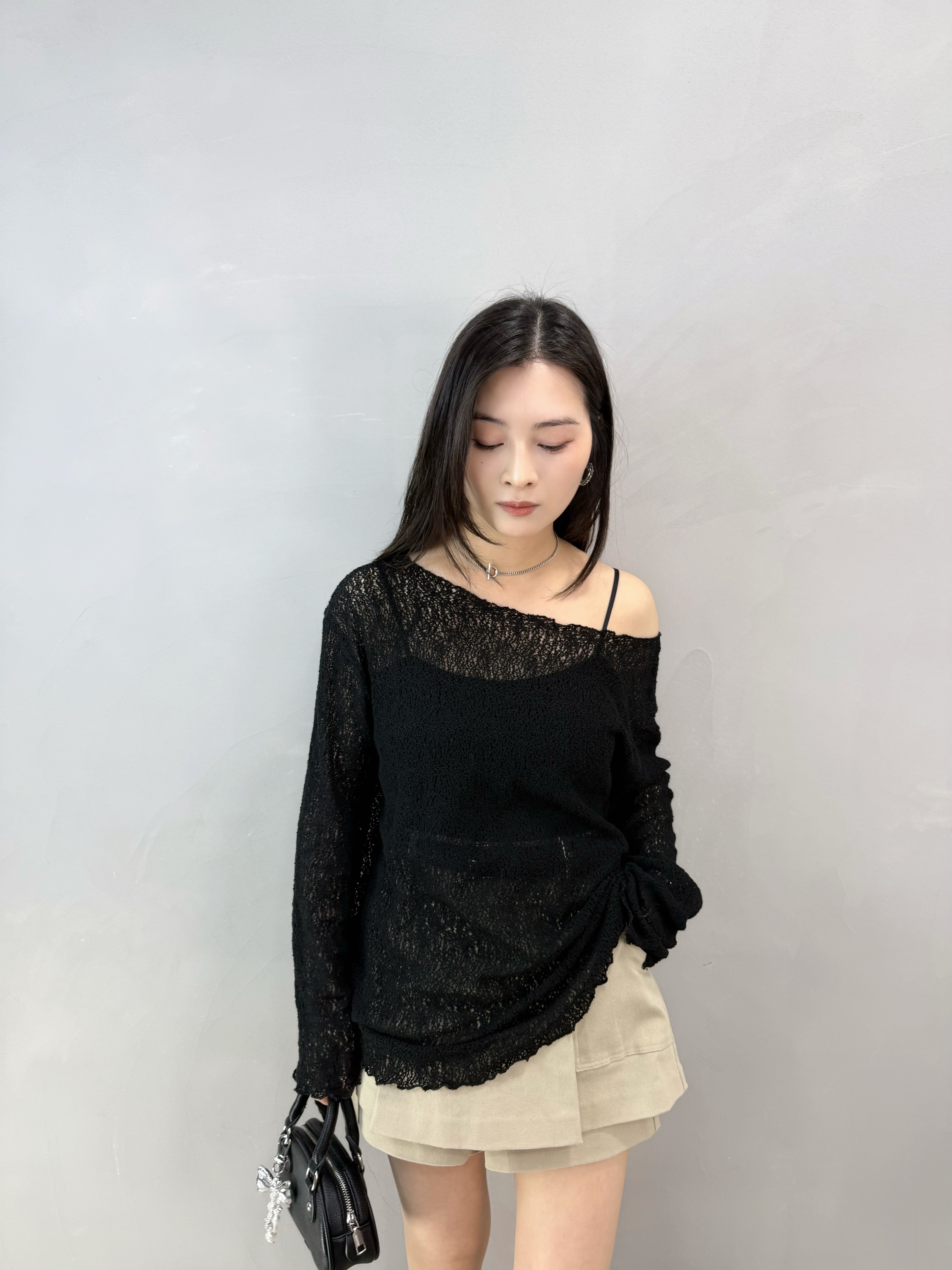 I87 木耳邊通花露膊Top