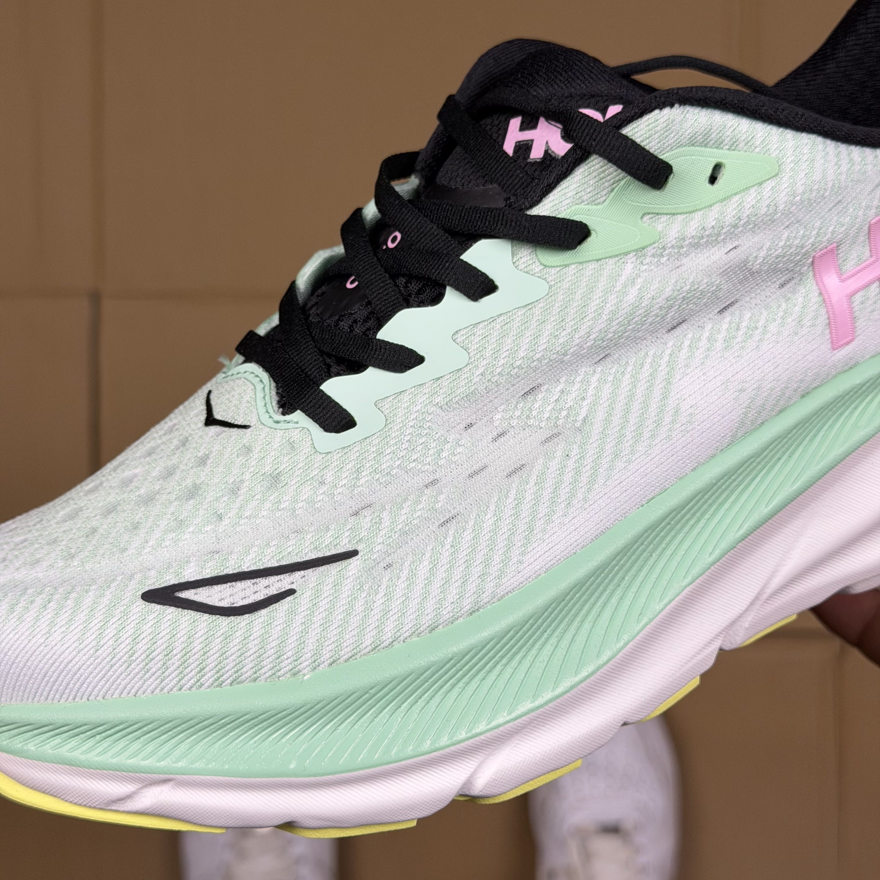 Hoka Clifton 9