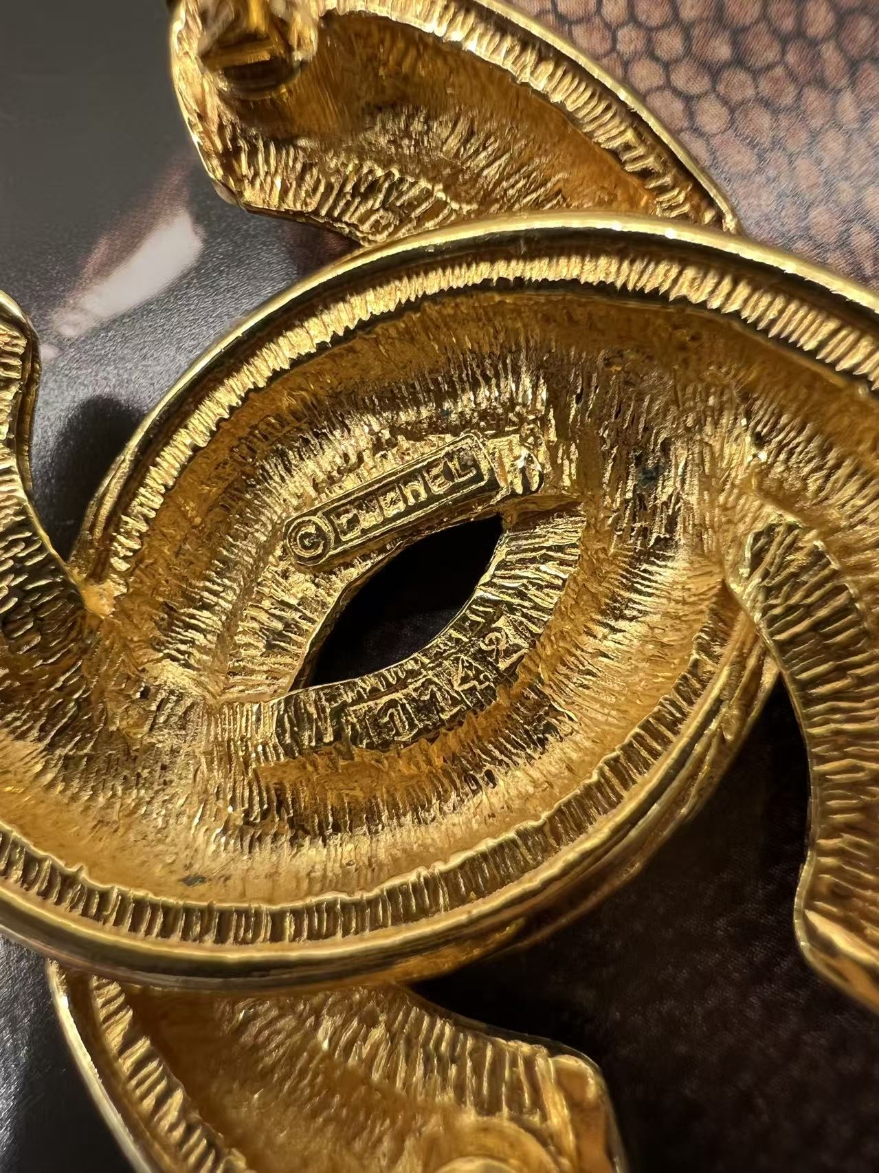 Chanel CC Logo Gold Brooch