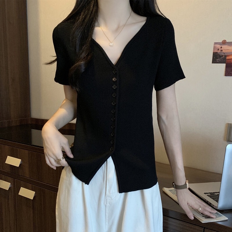 B249(1040) 韩版洋气前排黑小钮设计感下摆开角黑针织上衣