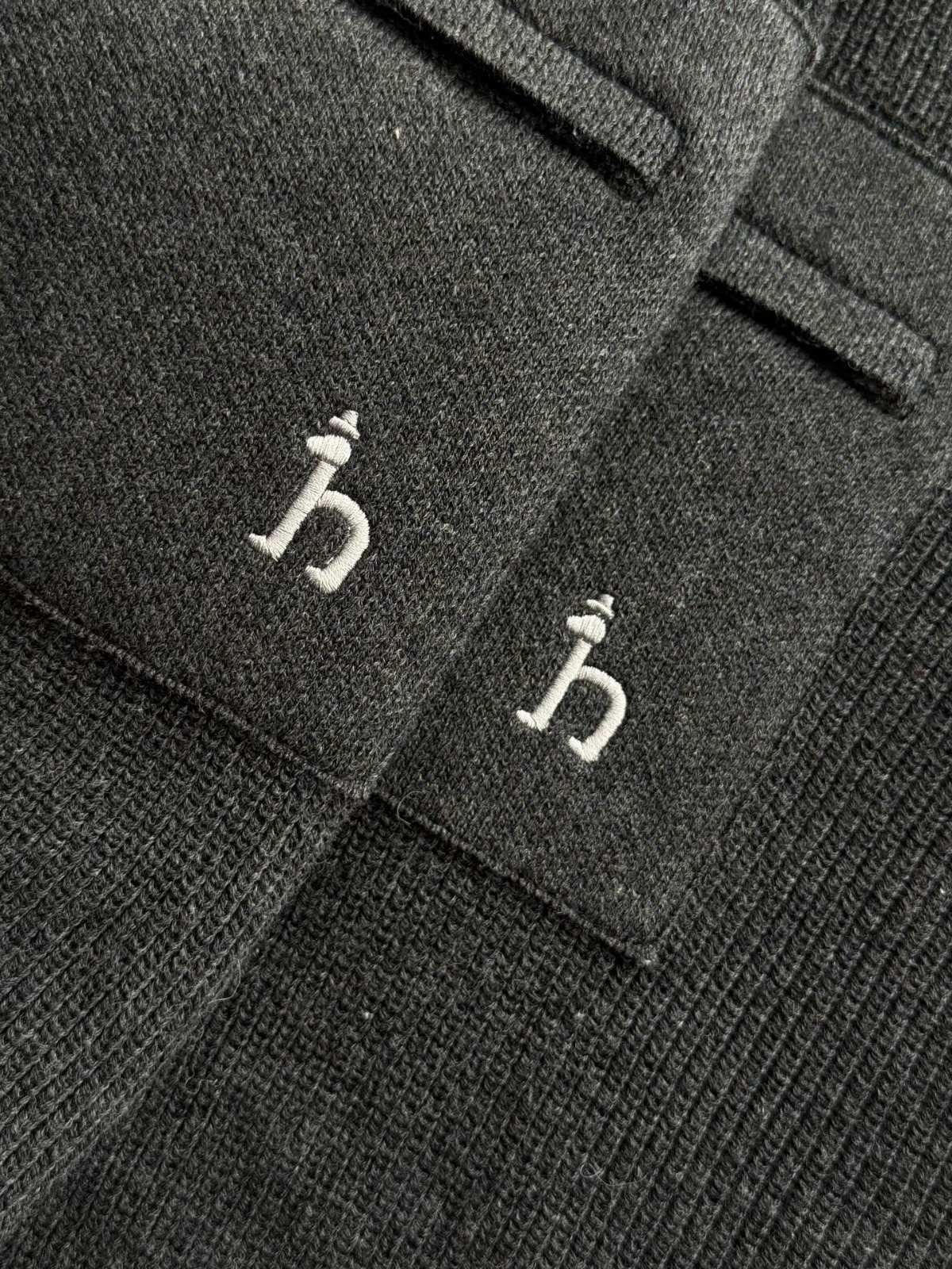 HAZZYS 胸口袋刺繡 logo 羊毛圓領冷衫