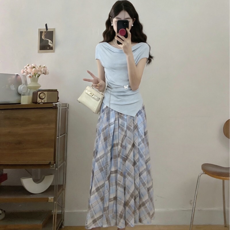 B296(7201) 法式温柔风荡领下摆尖角上衣与格纹长裙蓝套装