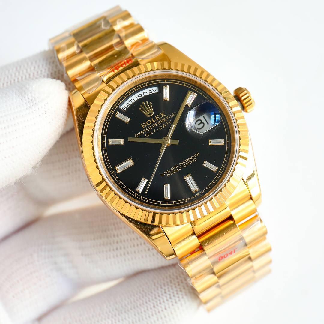 新款震撼发布 ROLEX 劳力士 🎮EA1 日志 36mm宝石盘系列腕表， 完美复刻另一个新高度，让你过目不忘！ 腕表尺寸36mmX11.5 新增了最让人着迷的宝石盘面和渐变面。 1.劳力士渐变绿面星期日历，最美36mm的超薄烟熏绿面，烟熏红面，烟熏兰面，让你一潮到底。 2.劳力士星期日历，最美36mm的超薄款，让土豪们最中意的黑冰糖面，金冰糖面。让你一豪到底。🎮 3.让大众劳力士玩家一直心念念的宝石面无字天书款终于面世了，一共有三款，排第一名的当然是黑暗深髄的黑玛瑙石面，第二的是高档金配绿的孔雀石面，和富豪们中意的虎眼石面。 最新推出让表迷们不用花大价格去改装了！