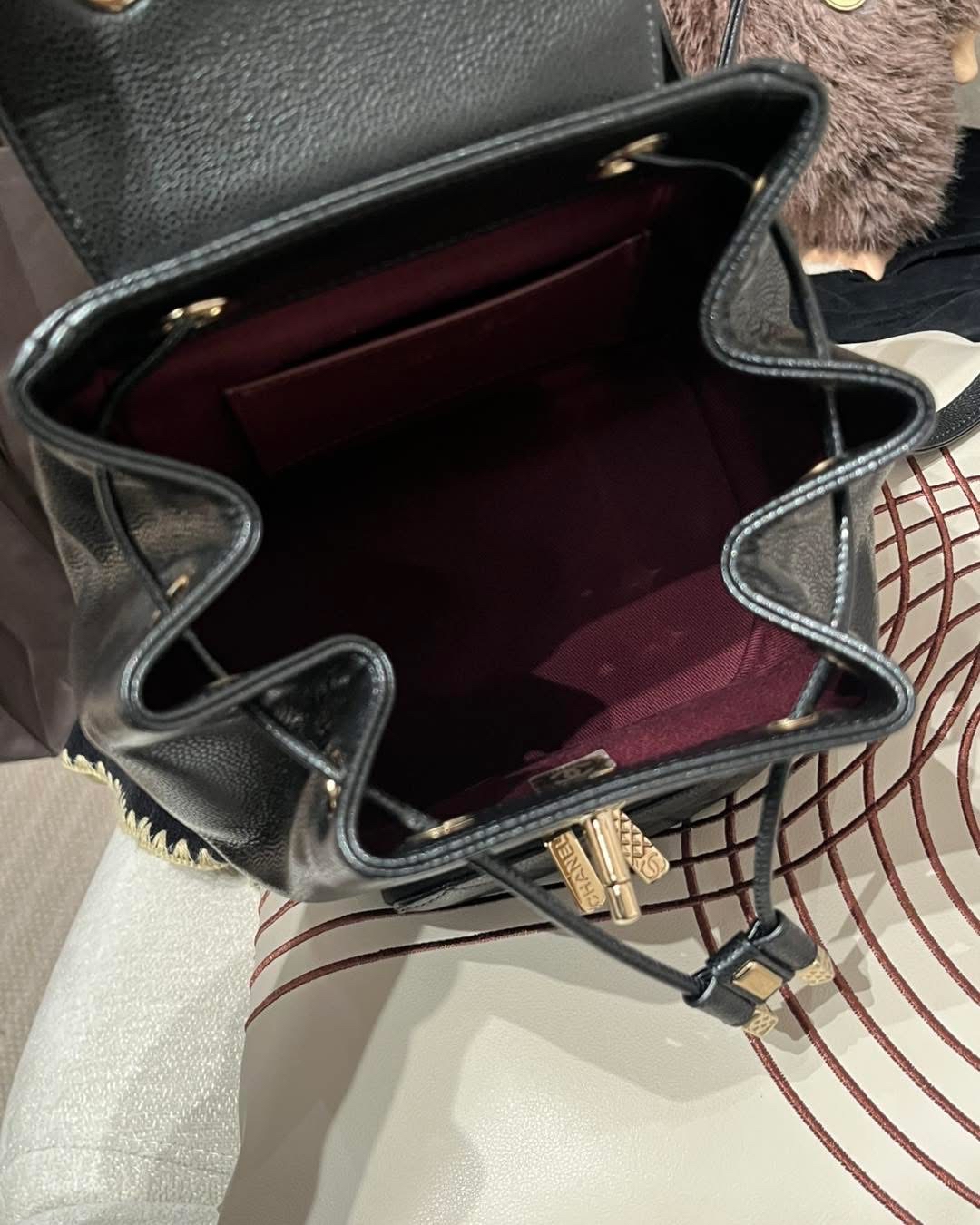 Chanel backpack AS3530, 亮面粒紋牛皮淡金扣 100%Authentic, 98%new ✅專門店收據✅晶片✅塵袋✅Box