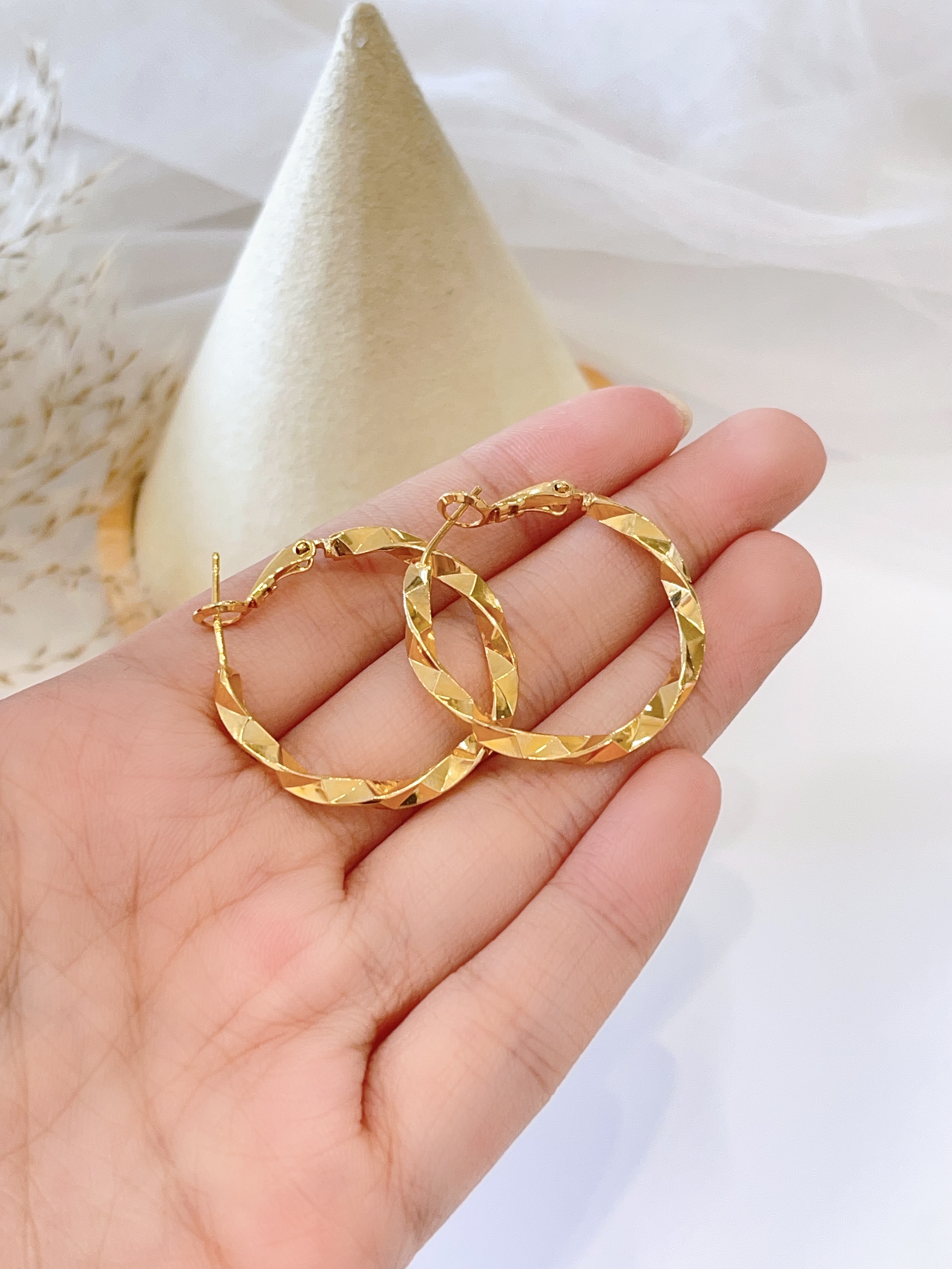 极简金色麻花款式耳圈耳环