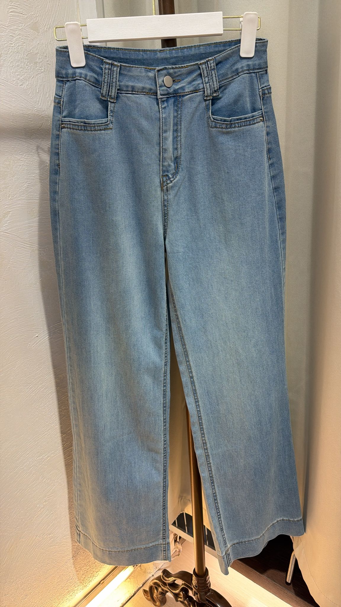 斷碼特價直筒牛仔褲