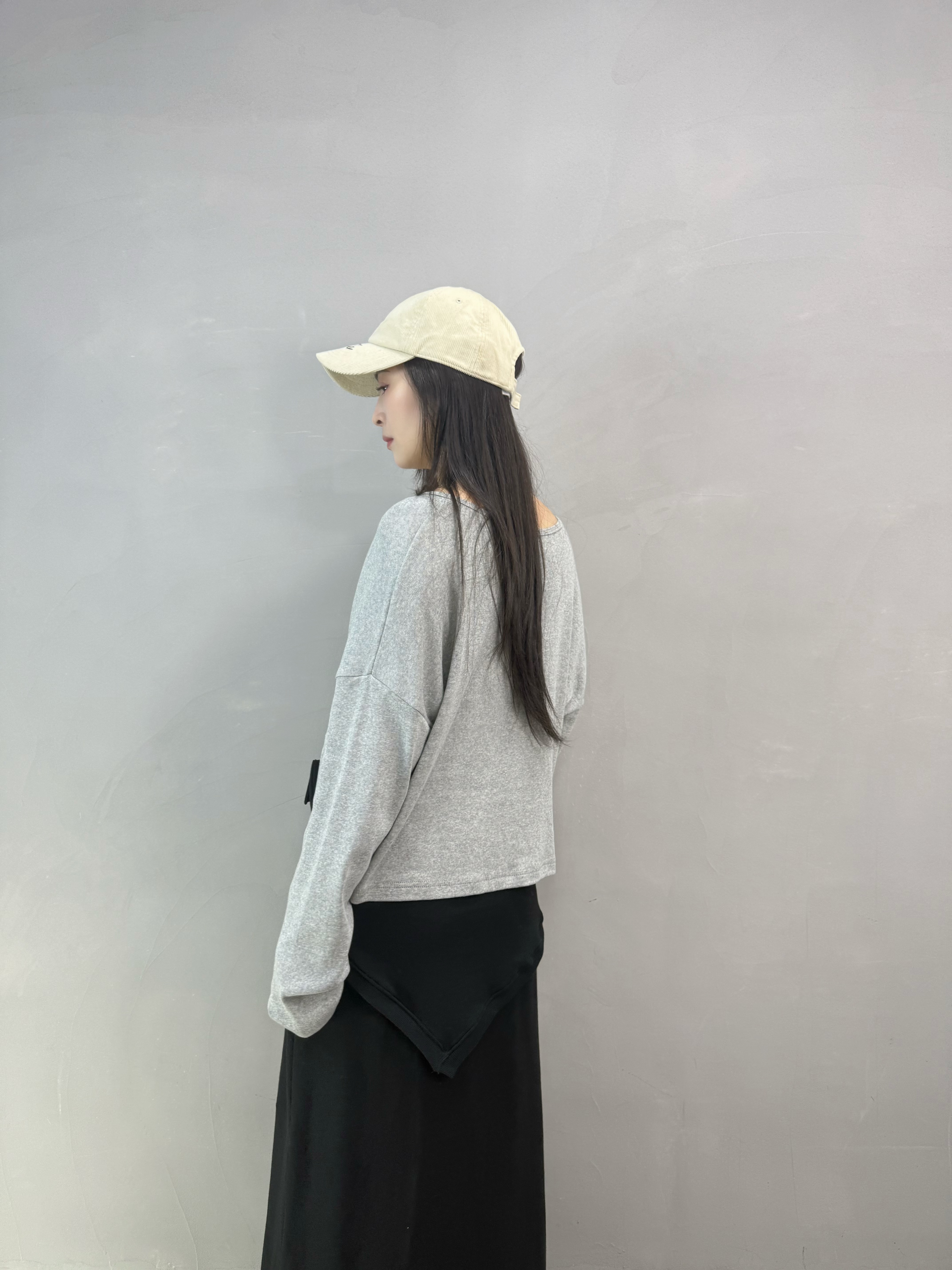 H11 刺繡字扣鈕tee