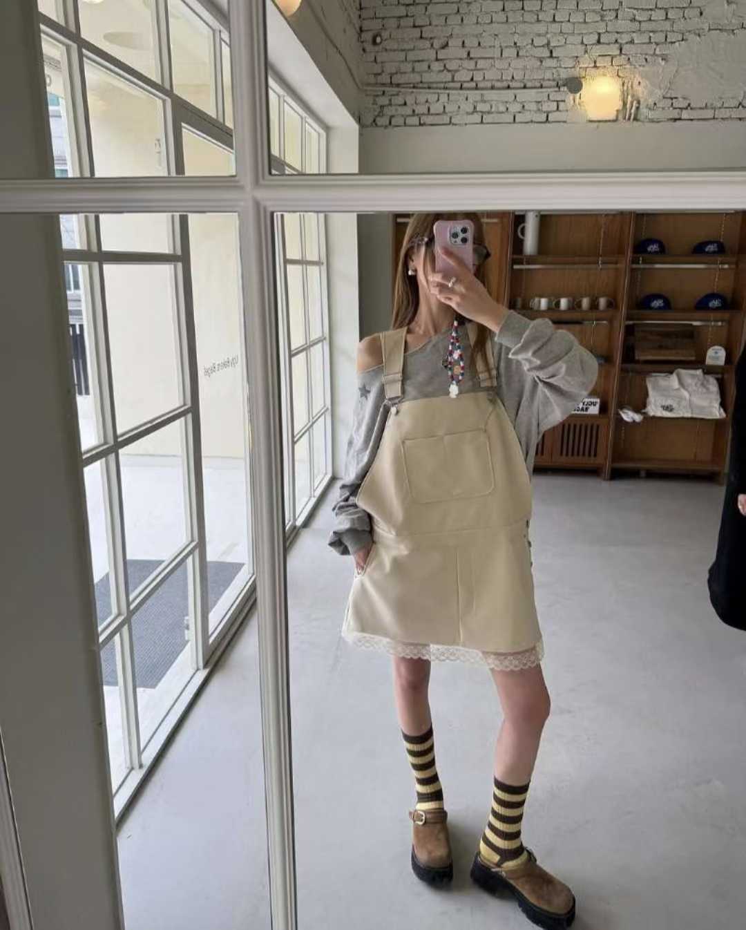 ＜限時預購＞ 皮質拼接Lace背帶裙 TW260308K01 《9/3截單，預計4月中旬到港》