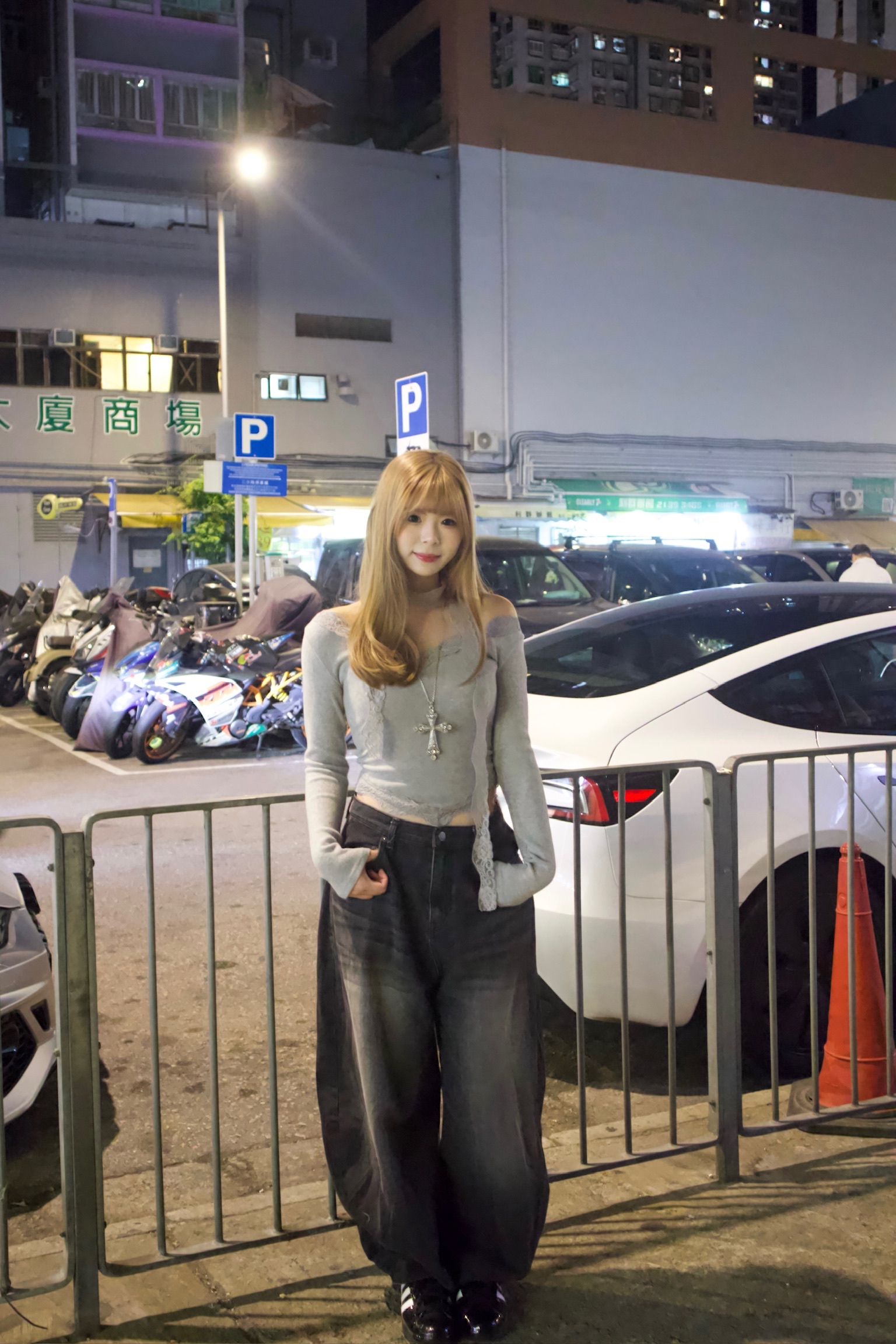 已售罄❌韓國姐姐感Lacy V領top +掛頸巾