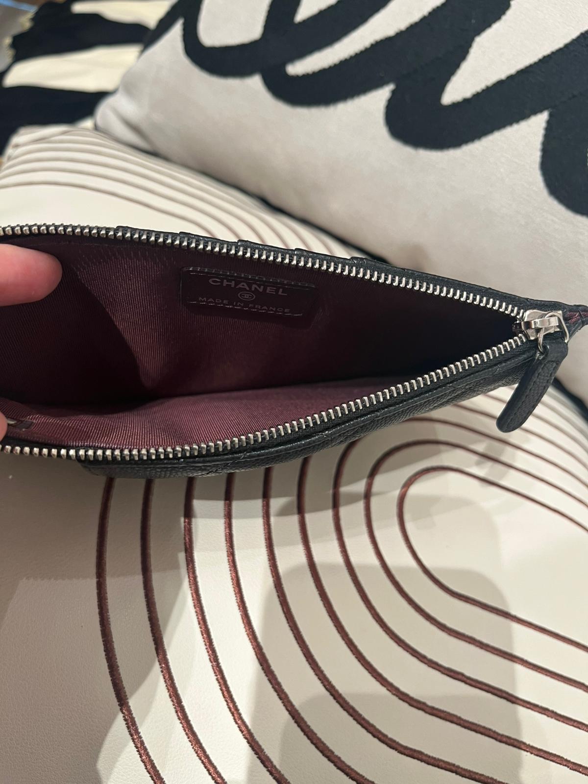 Chanel phone zip wallet 黑色荔枝牛皮銀扣 100%Authentic ,92%new  ✅ 26貼 ✅dust bag 