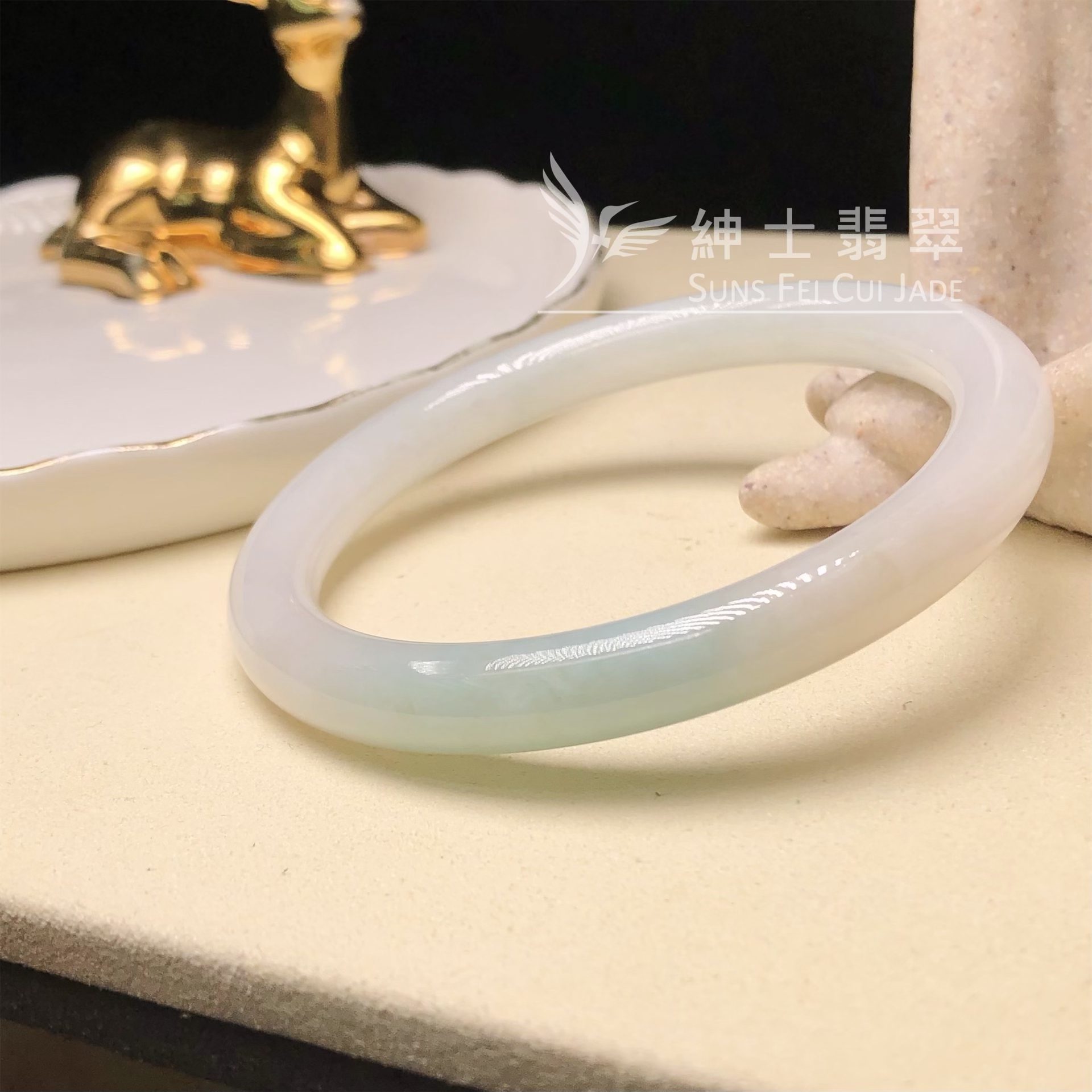  #C06280 淡綠圓鐲55.8mm 