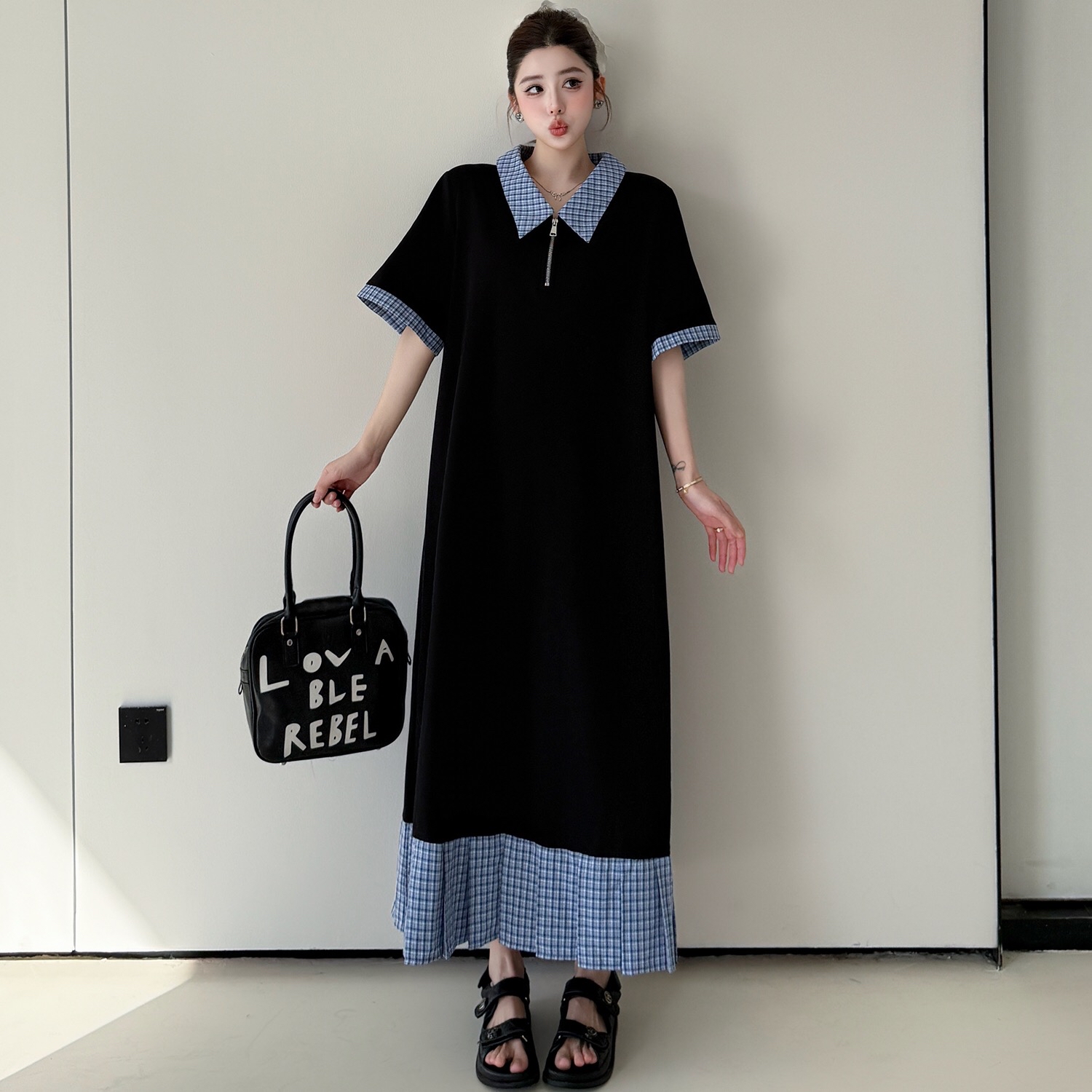 B283(61013) 韩系气质蓝格纹翻领与卷边袖与百褶下摆黑连身裙 