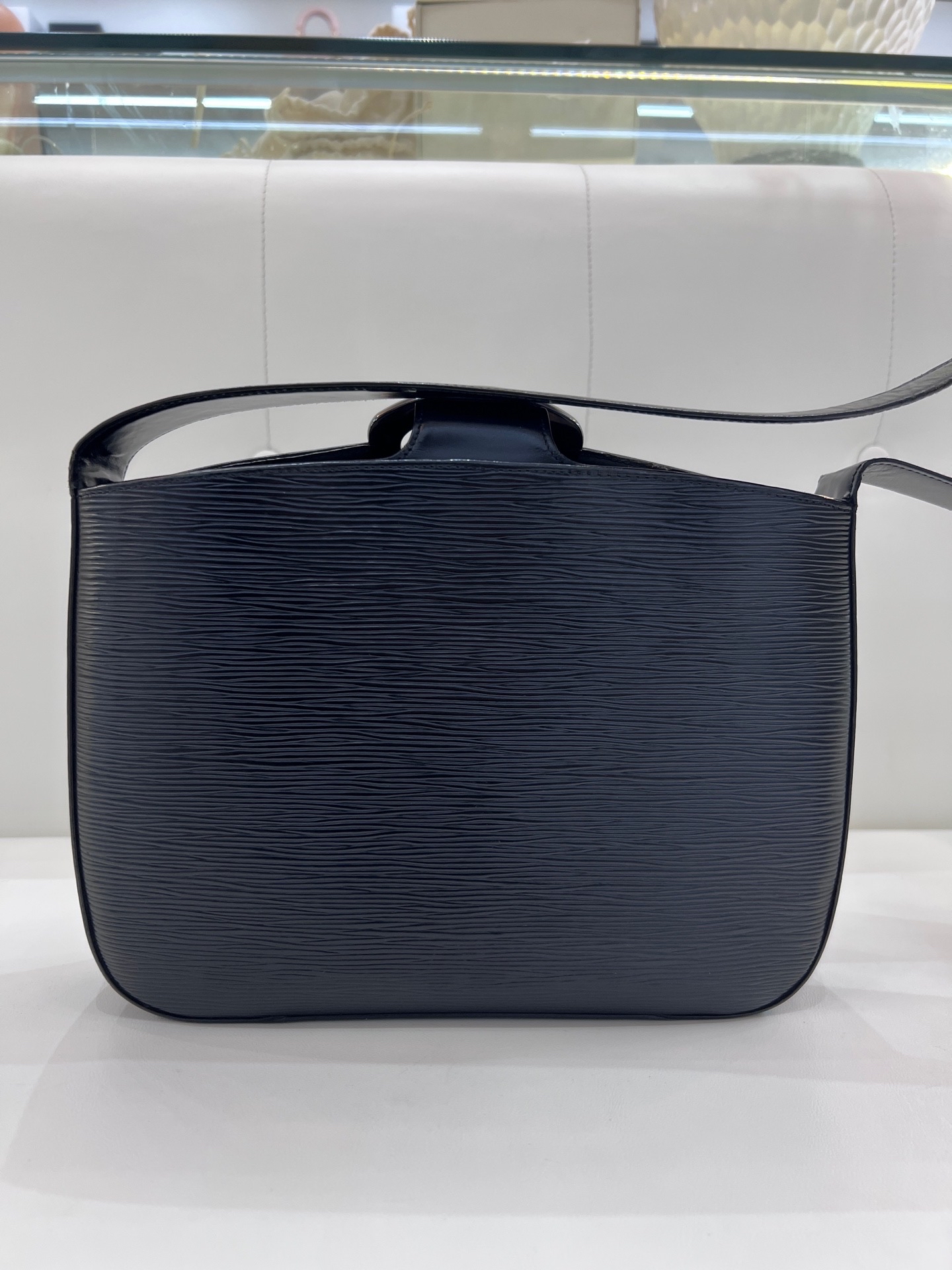 【預訂貨品】LV黑色EPI水波紋貝殼包 