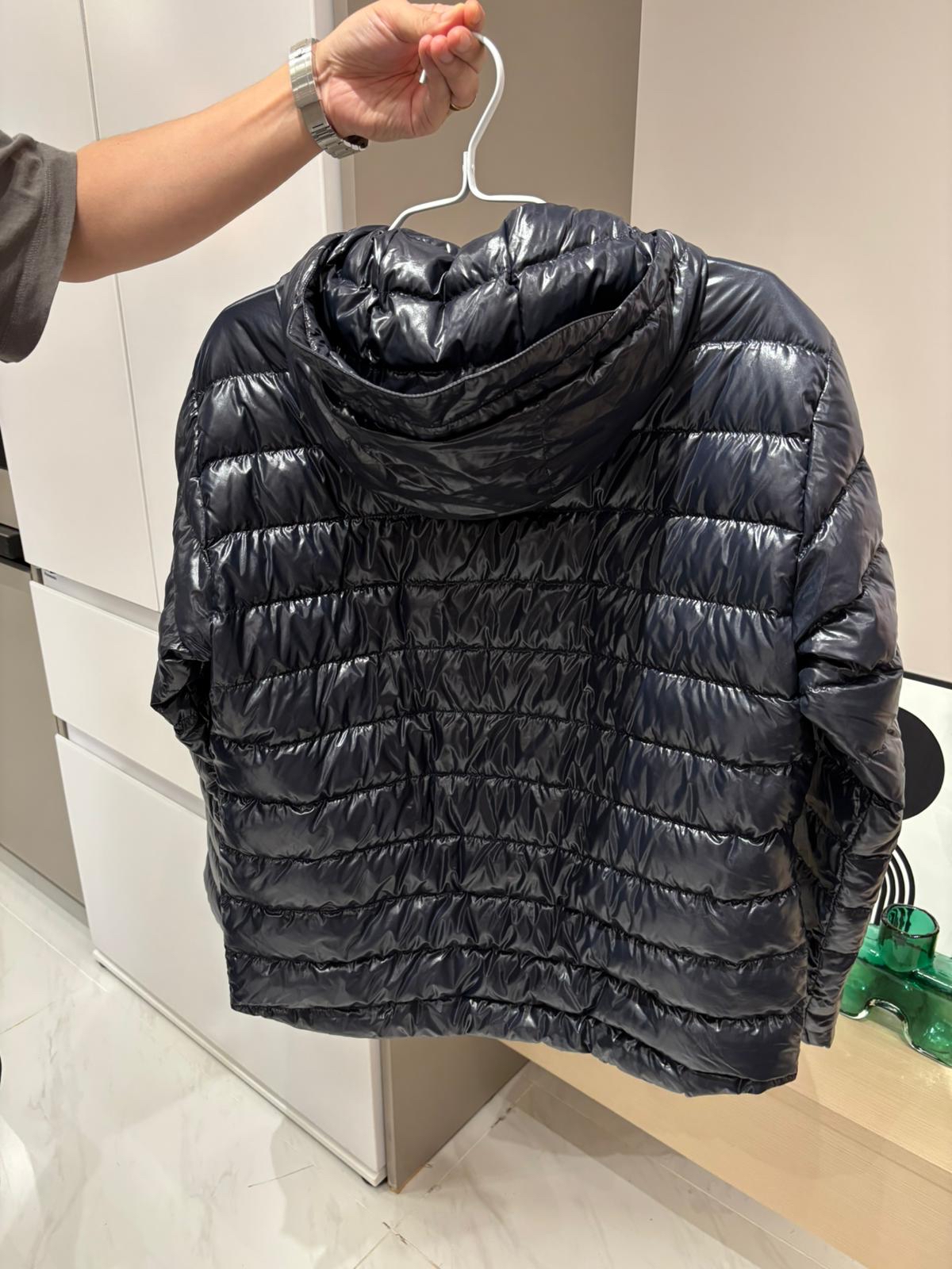 MONCLER outer size 1 ,90% Down, 10 % Feather Outer 90%鵝絨,10%羽毛 navy外套 98%new