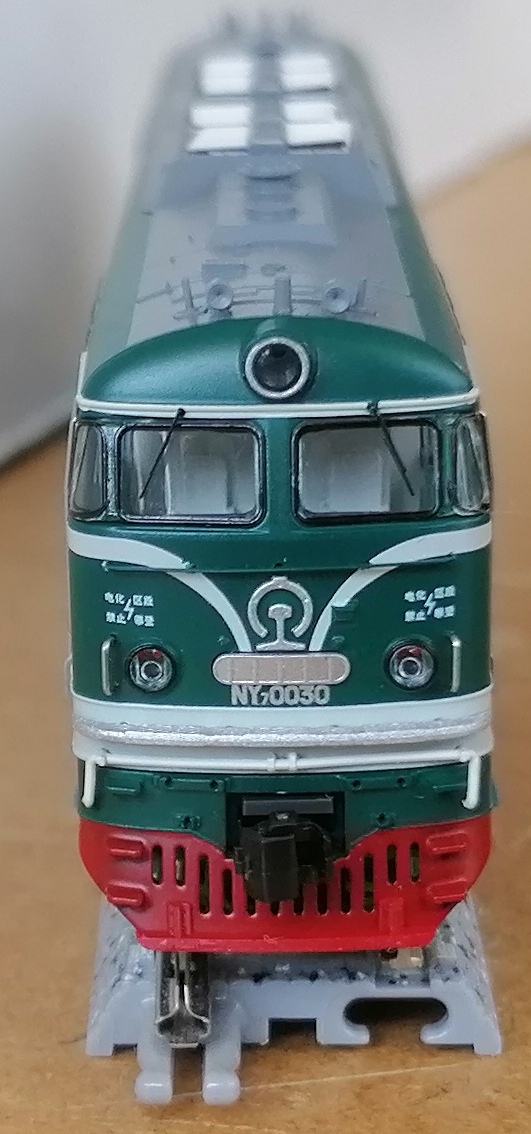 中國長嗚進口型內燃機車  NY7 綠色 N比例1：160