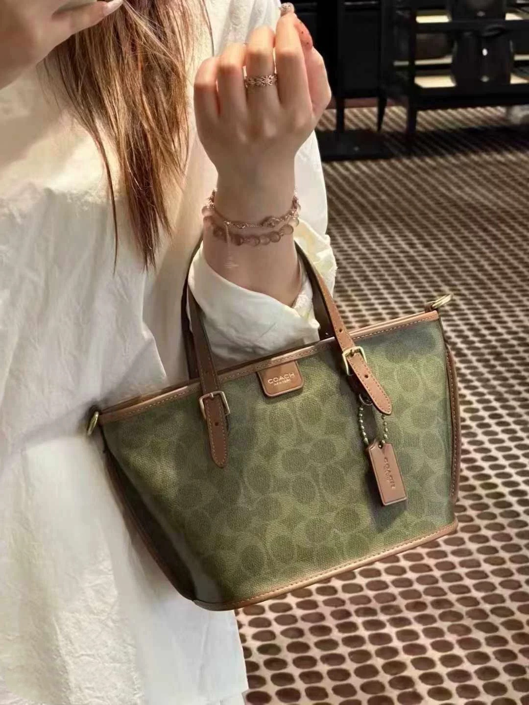 0215 COACH Taxi 小號牛皮tote bag 3月中