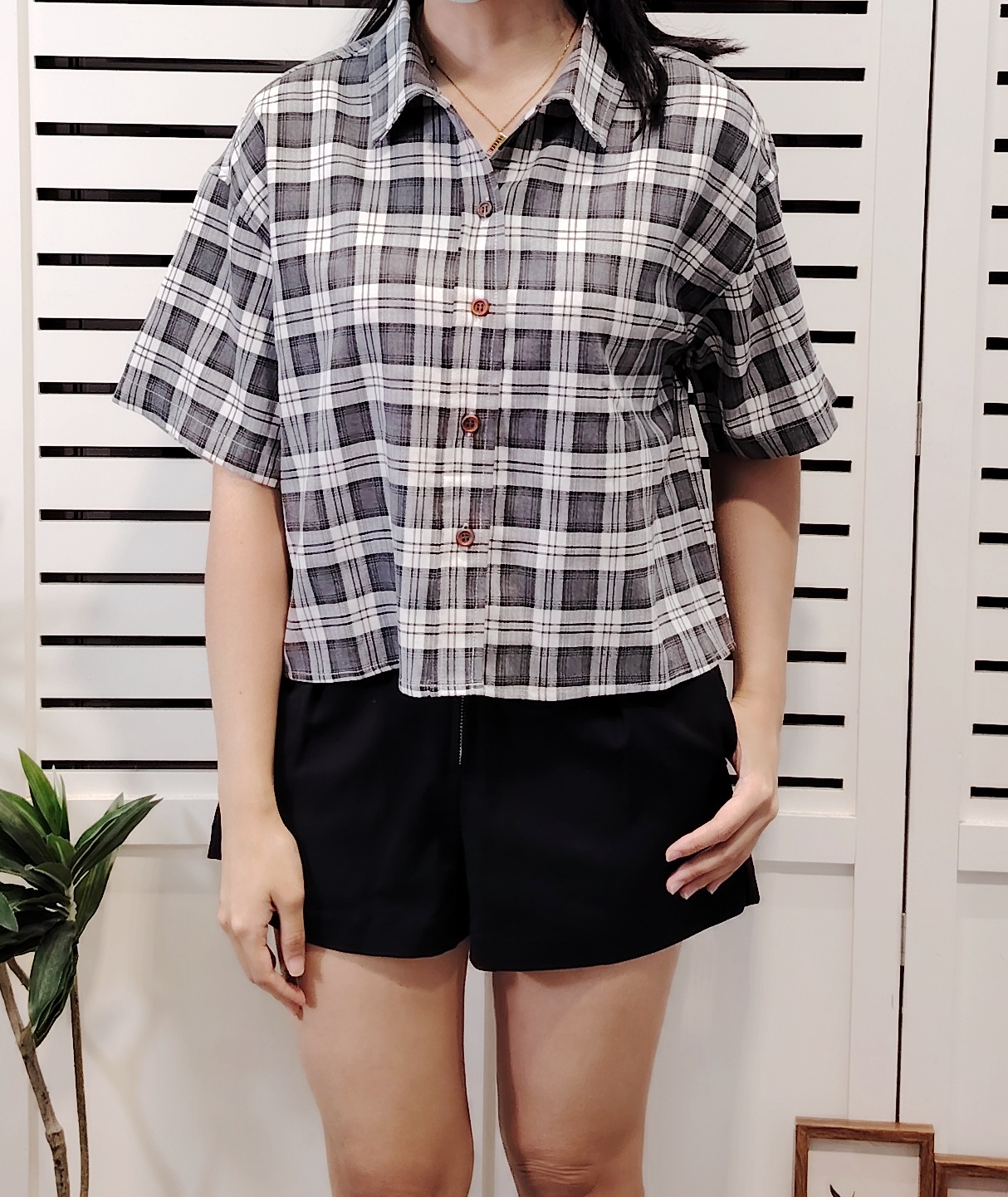 LY1560 Checked Crop Short Sleeve Shirt