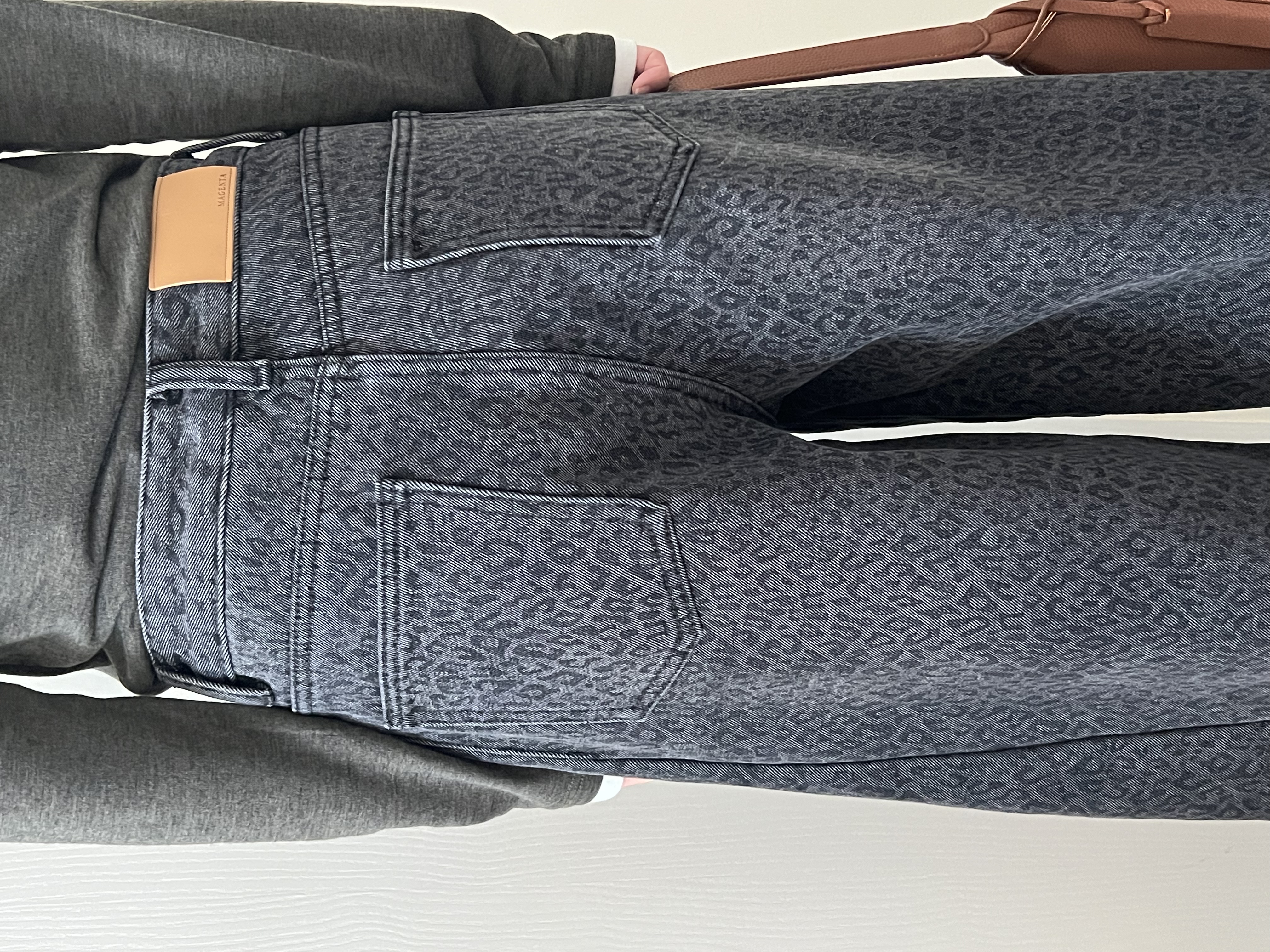 推薦靚cut低調豹紋長牛 自留 現貨