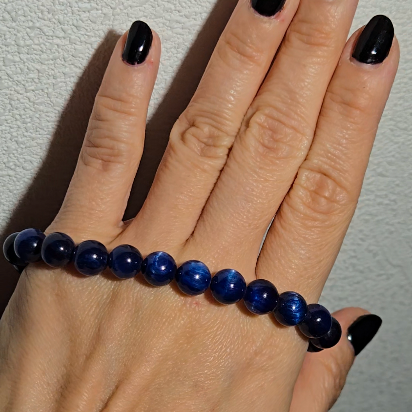 Blue kyanite 8.5mm bead bracelet - JW127