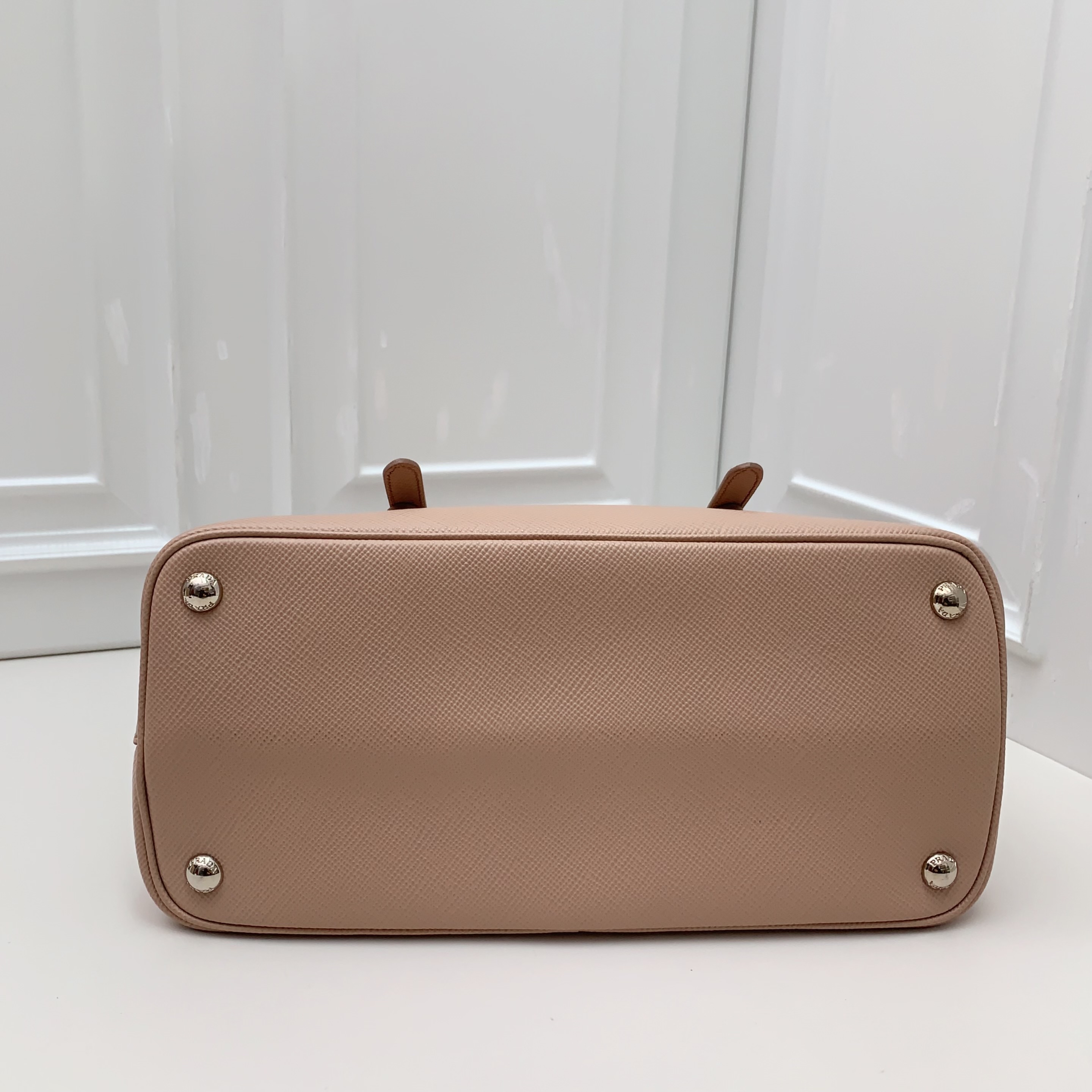 【預訂貨品】PRADA 淡粉色殺手包