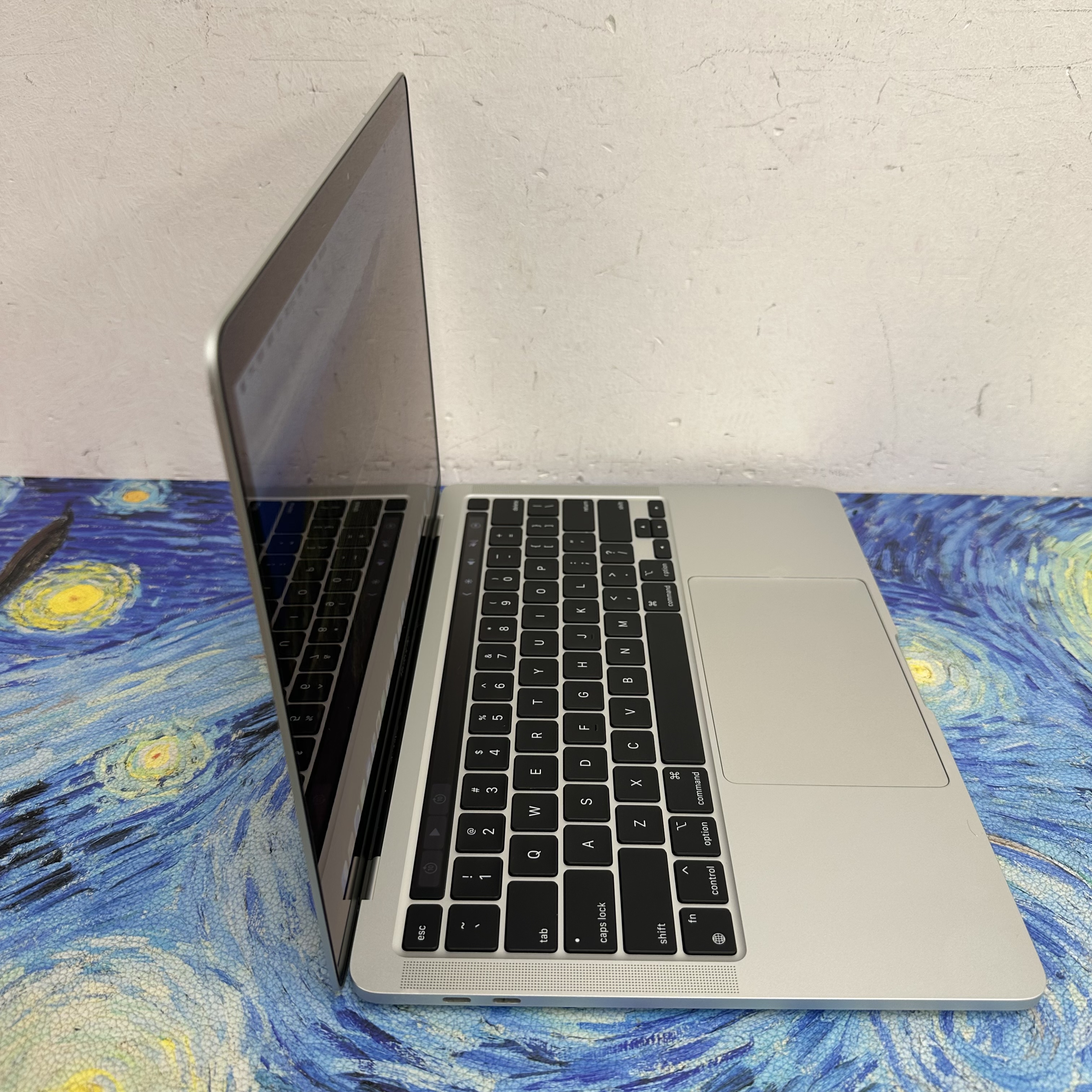 #5695 Apple MacBook Pro 2021/APPLE Retina/M1 CPU/8GB Ram/256,512GB SSD/Touch ID/13.3吋Mon/銀色/ Gaming Laptop / Notebook/Movie / Netflix / Office / Work 