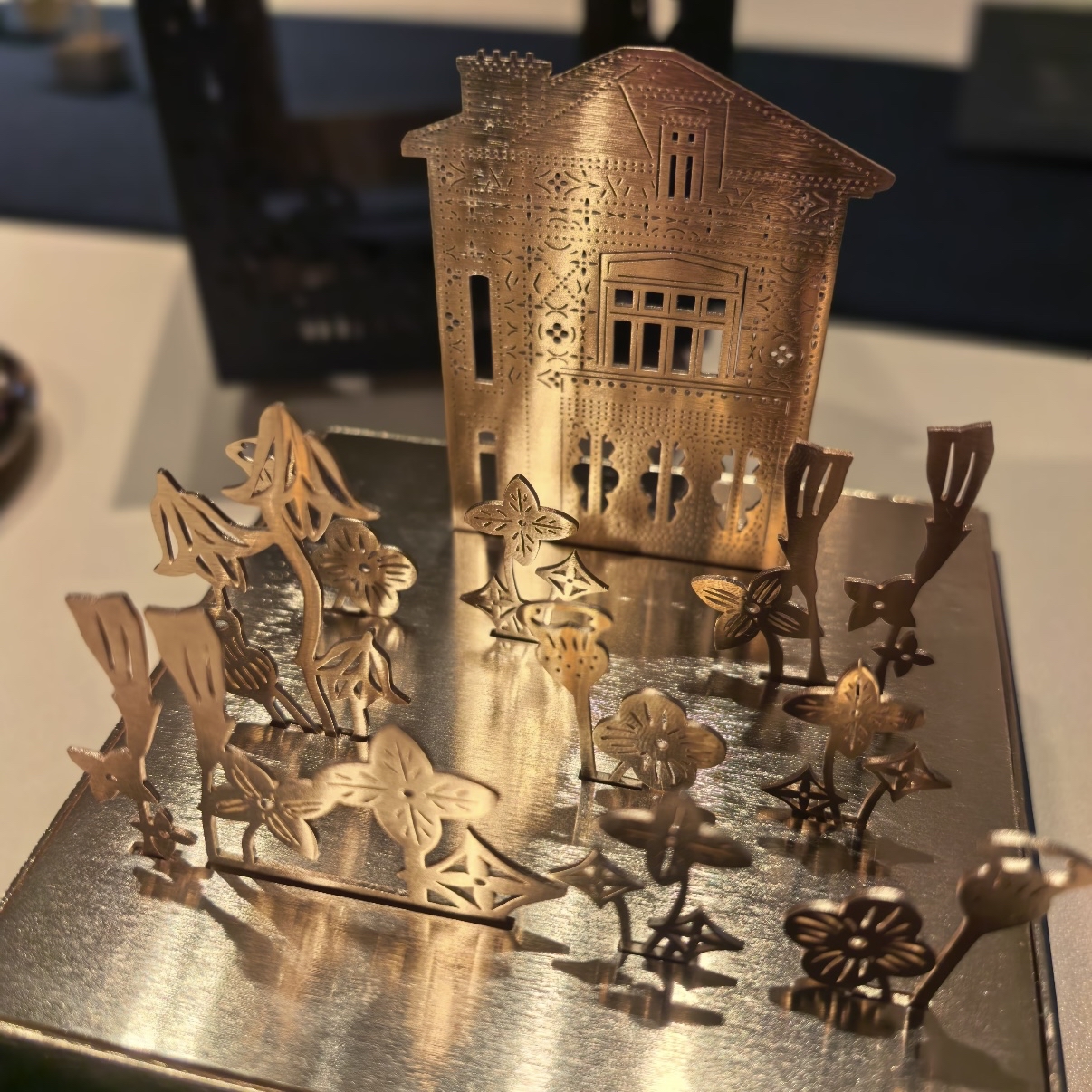 LOUIS VUITTON VIP VIC 聖誕限定立體金屬光影禮盒可充電式小夜燈 