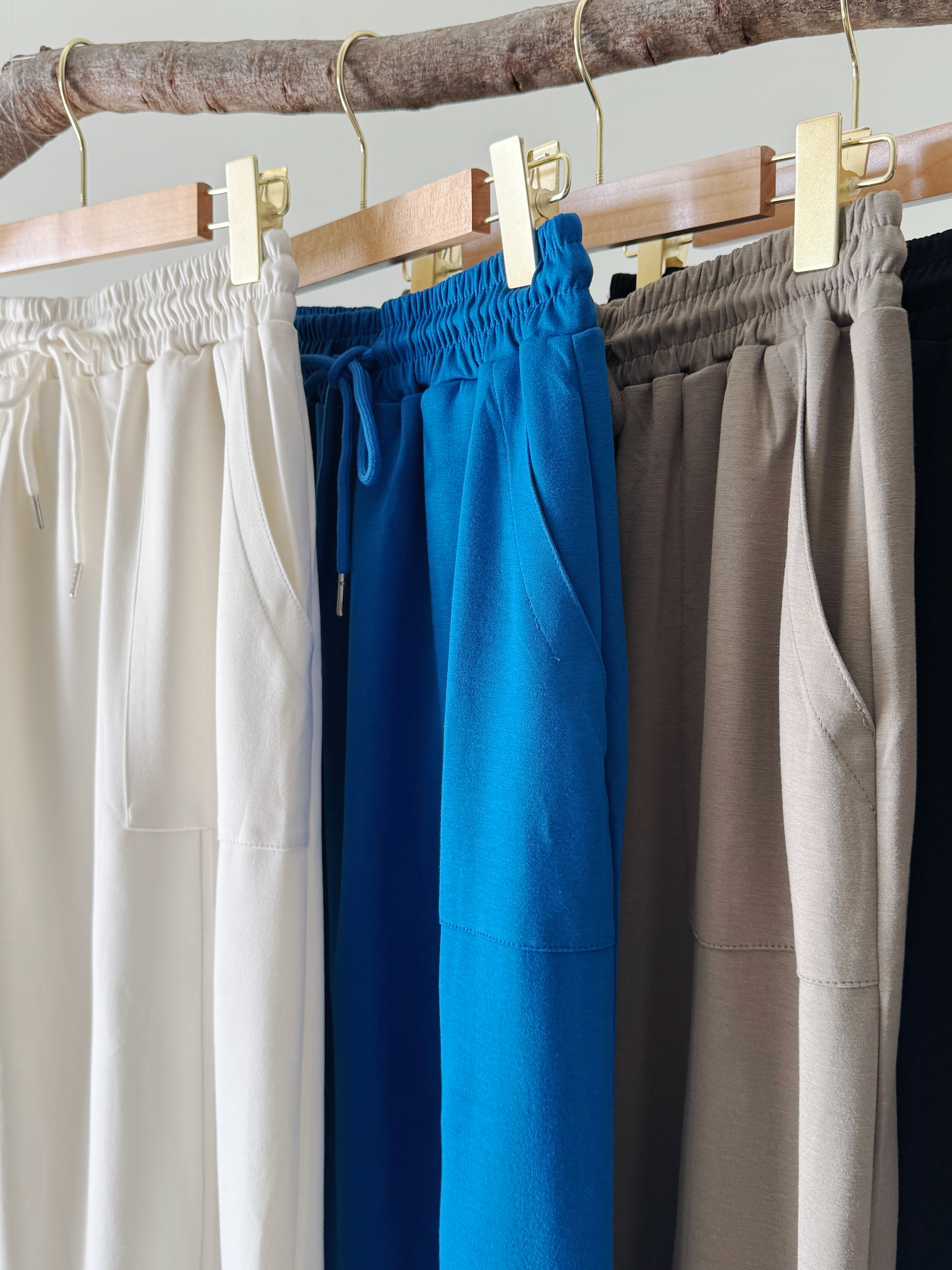 纯色系运动风七分半裙