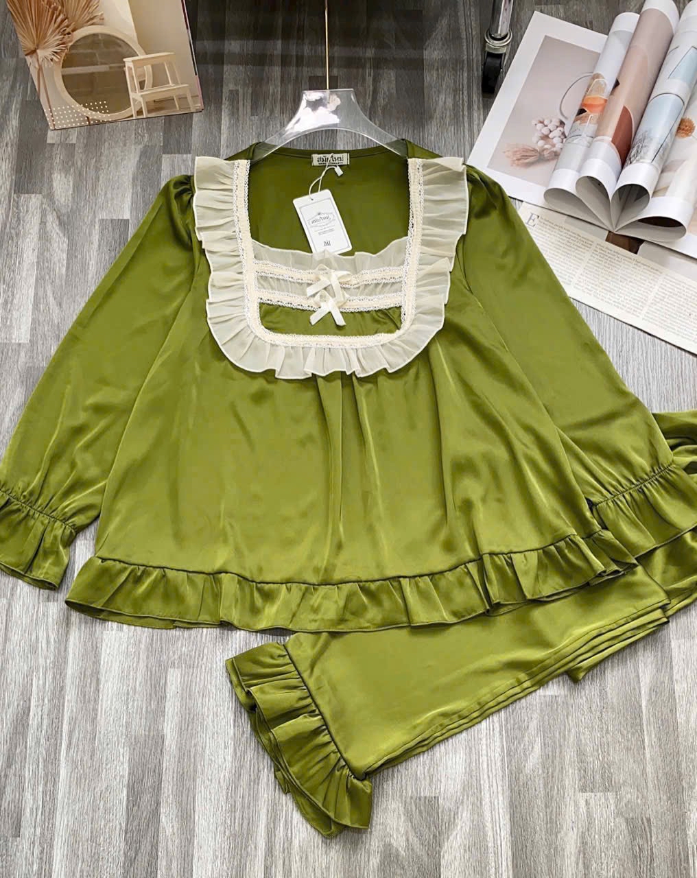 緞面荷葉邊睡衣套裝復古風