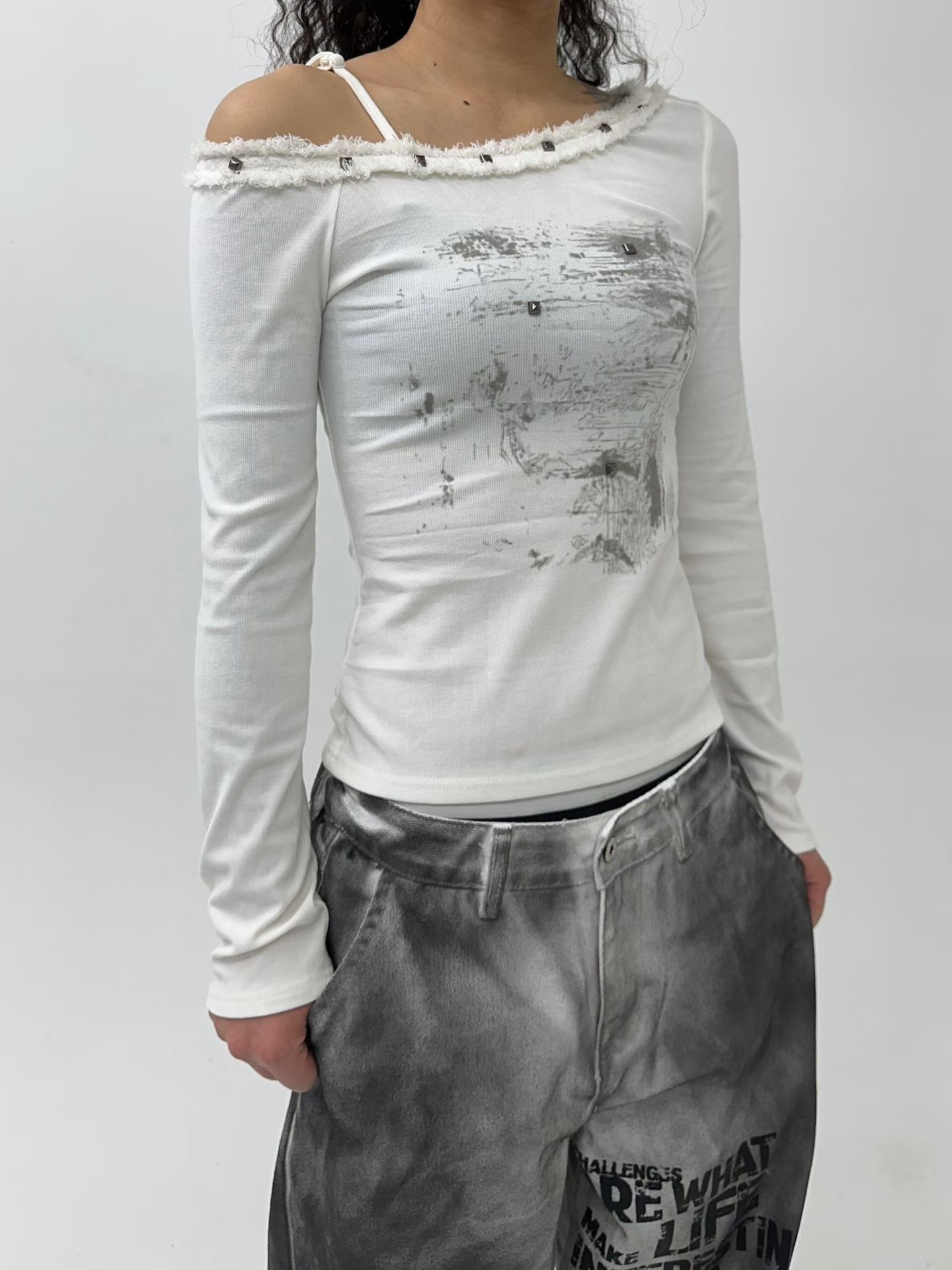 韓國單肩窩釘塗鴉top