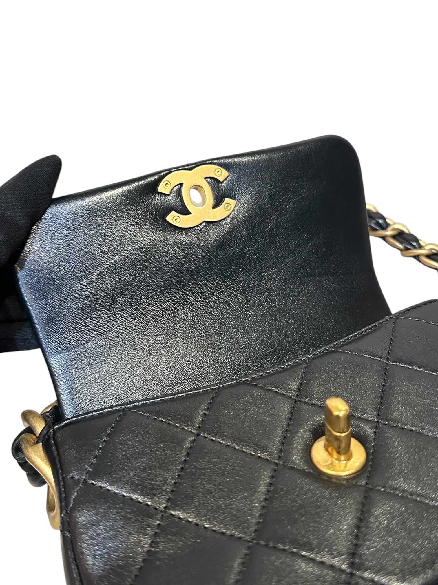 Pre-Owned CHANEL 24S Small Flap Shoulder Bag 