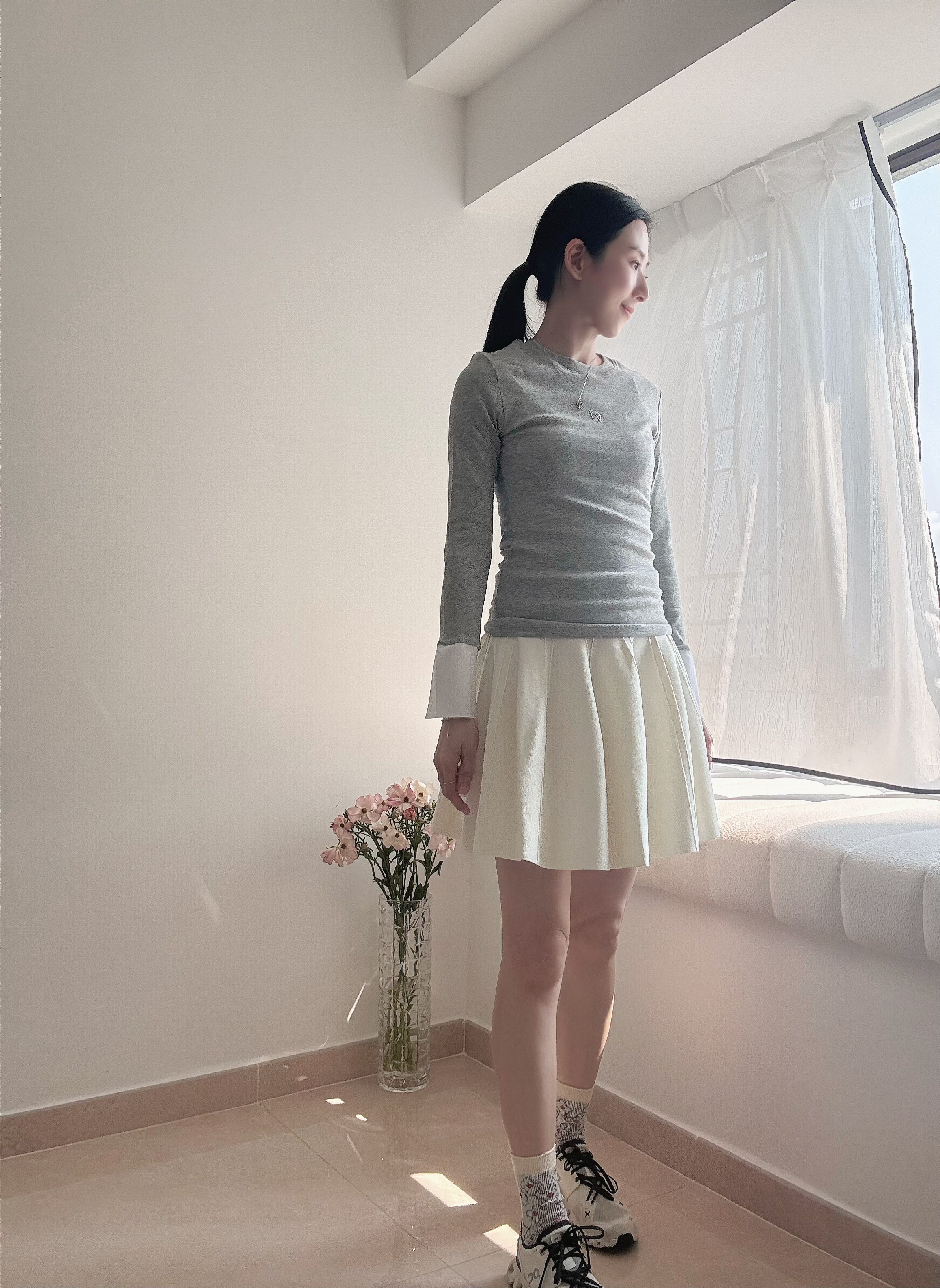 Feminine stretchy cuff tee 