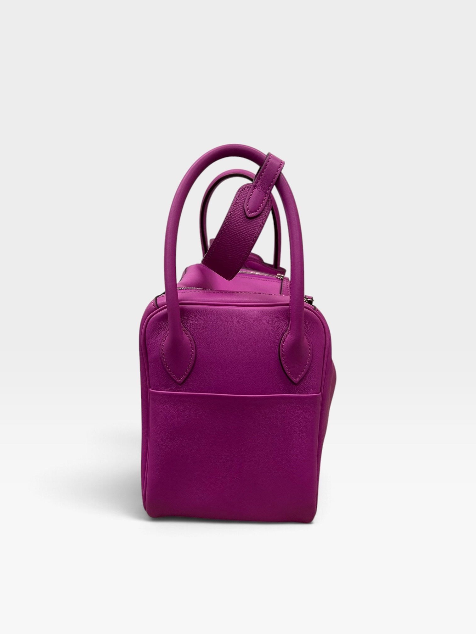 Pre-Owned Hermès Lindy 26 /Stamp Q / Product Code: 102706