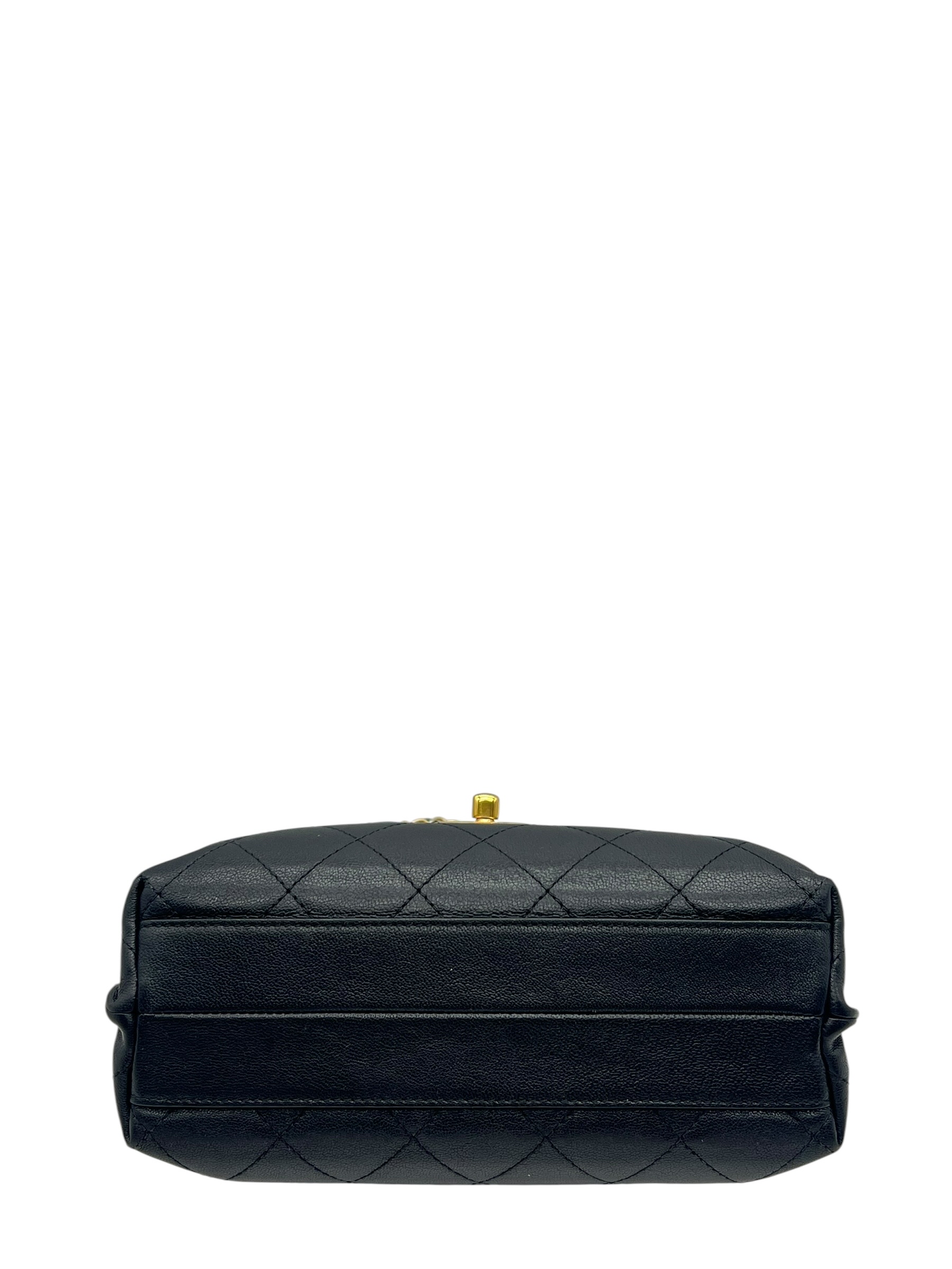 Pre-Owned CHANEL Matelasse Shoulder Bag in Navy / Product Code: 26060507