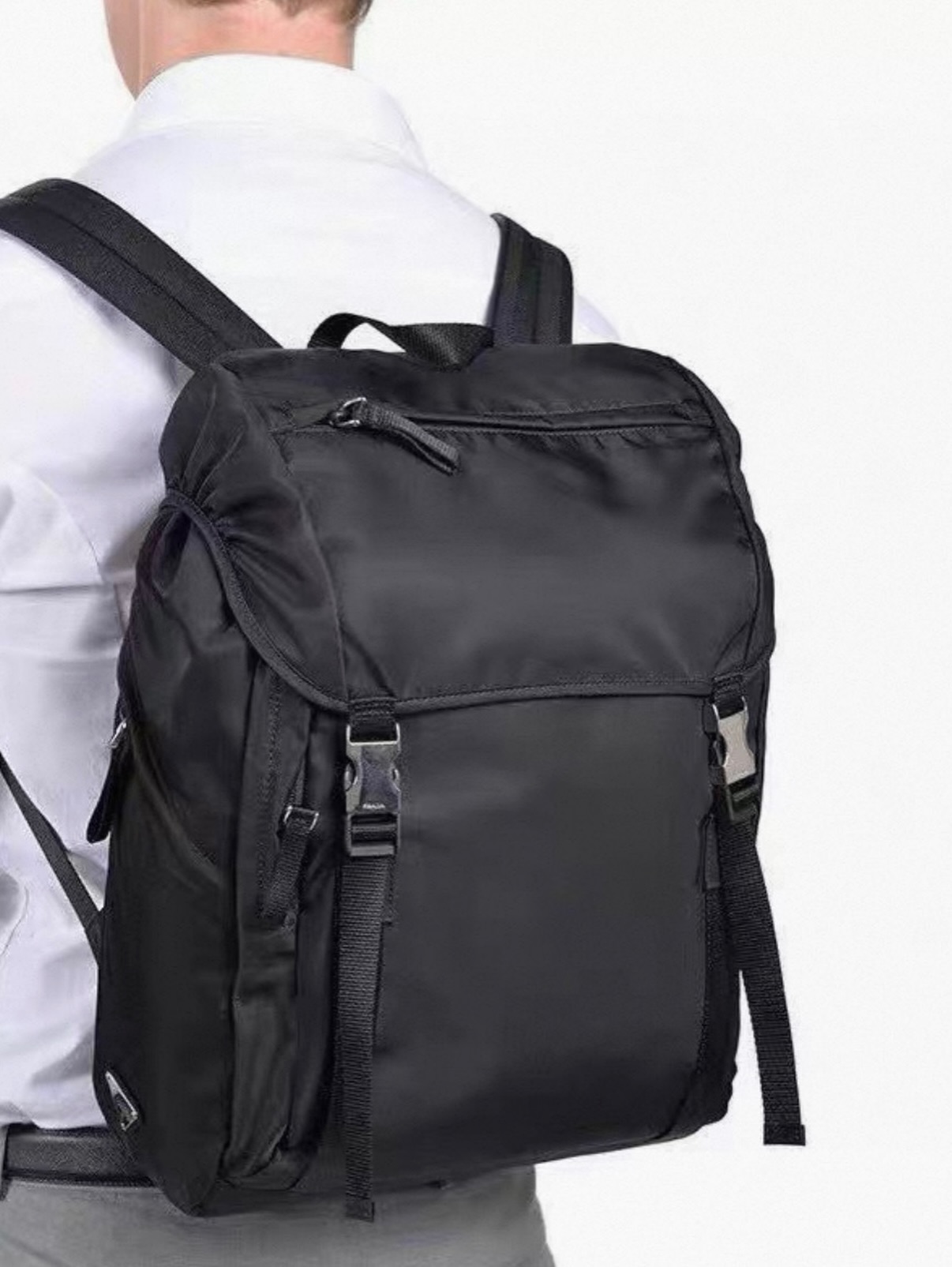 Parda 👜 PRE OWNED 🛍️Re-Nylon Backpack🖤