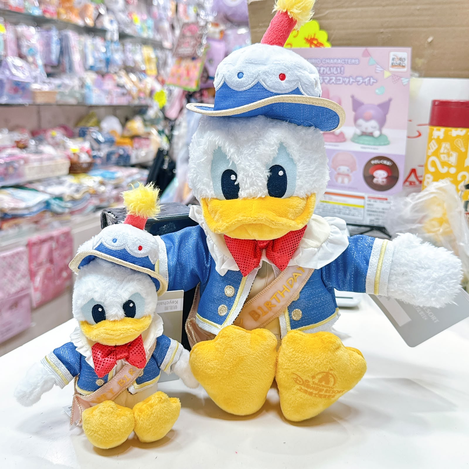 上海迪士尼樂園園內限定 唐老鴨10周年系列生日系列，雨天系列系列公仔掛飾 