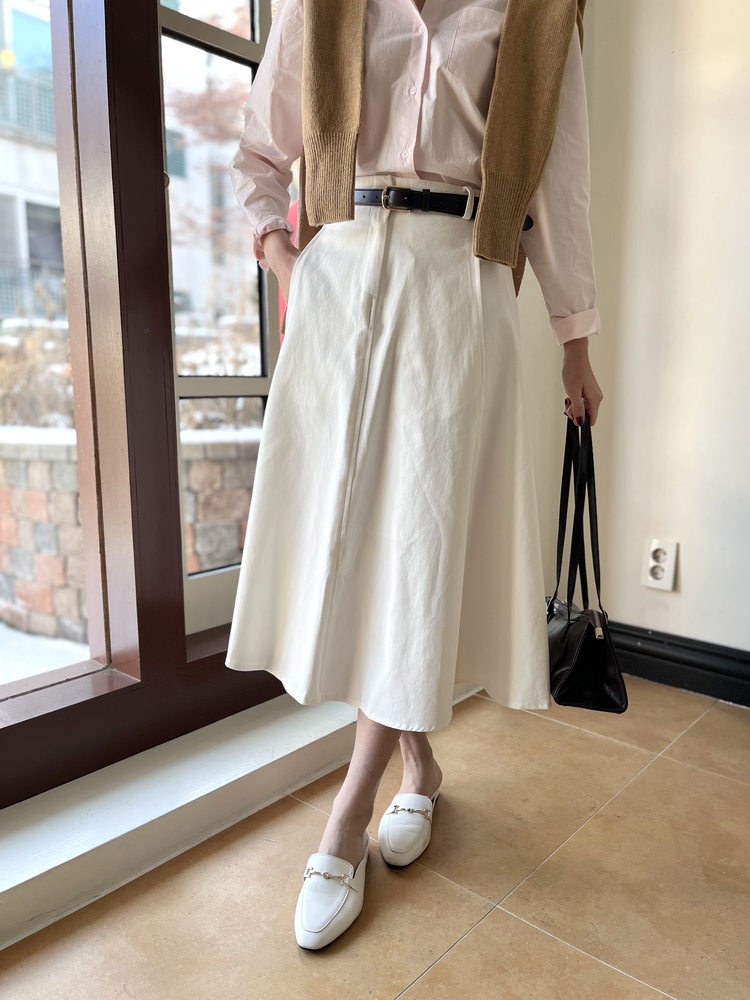 The Signature Flare Skirt (Ivory)