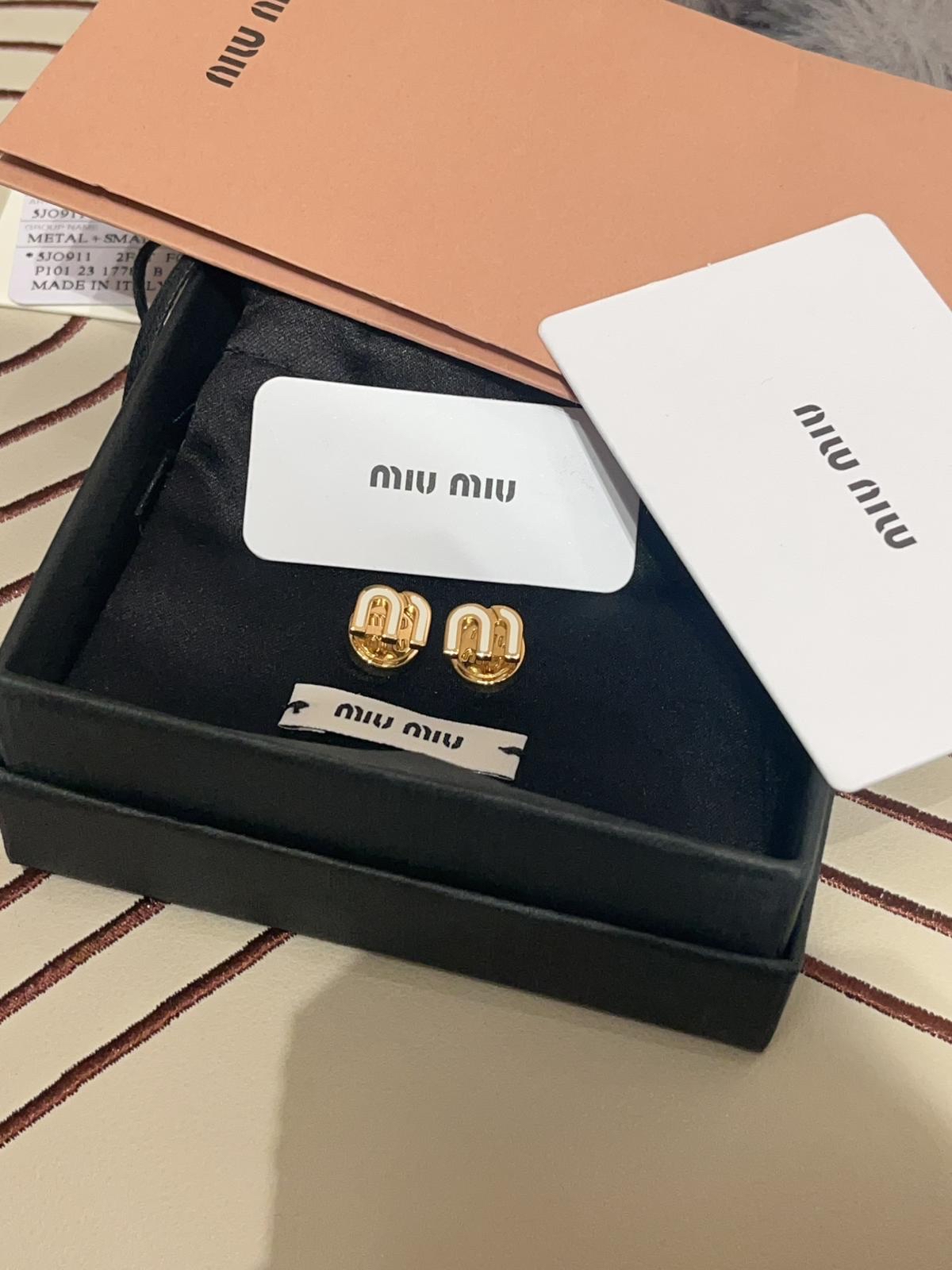 未使用品 Miu Miu Earrings 100%Authentix, Unused ✅收據✅Dust bag✅Box