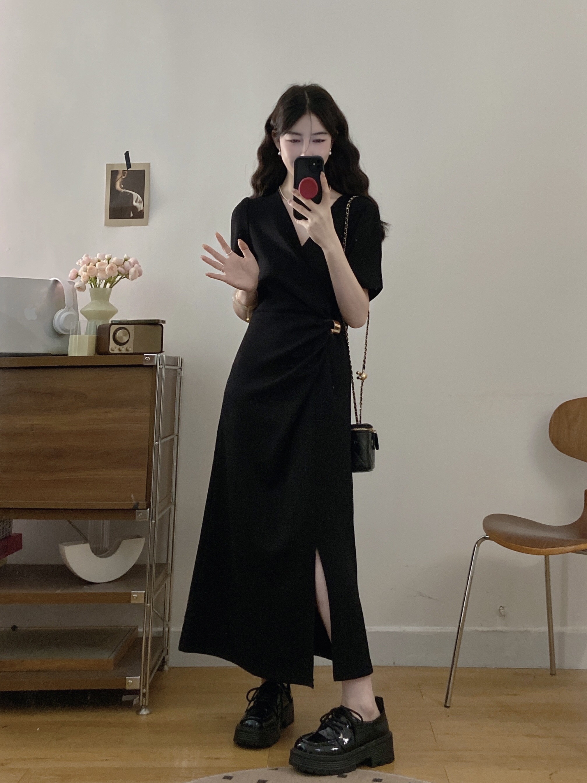 B15(1960长) 长款法式交叉领腰扭结金圈扣下摆开角黑连身裙