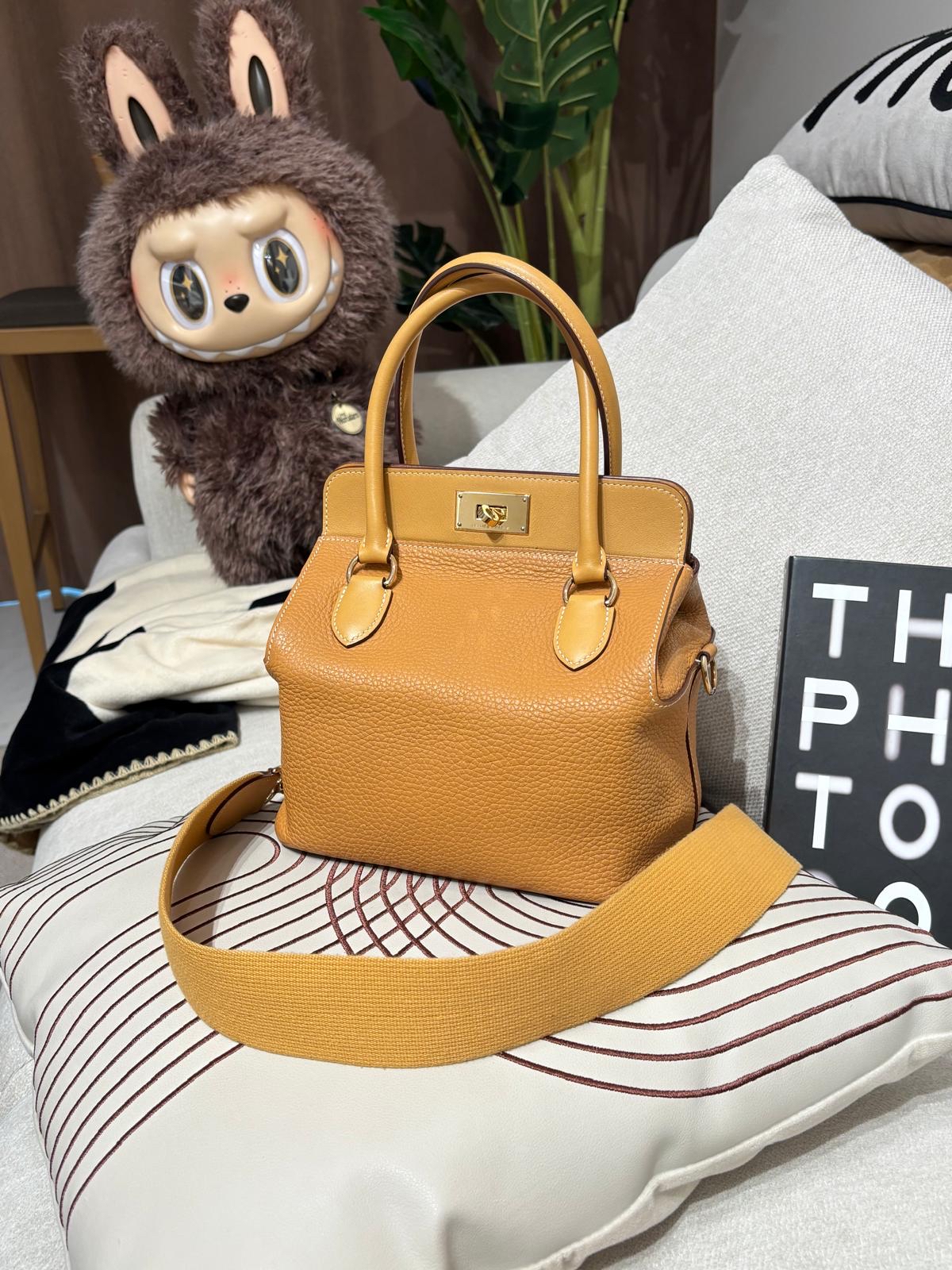 Hermes Toolbox 20 Stamp Y 芝麻色金扣 100%Authentic, 95%New ✅Dust bag ✅Box