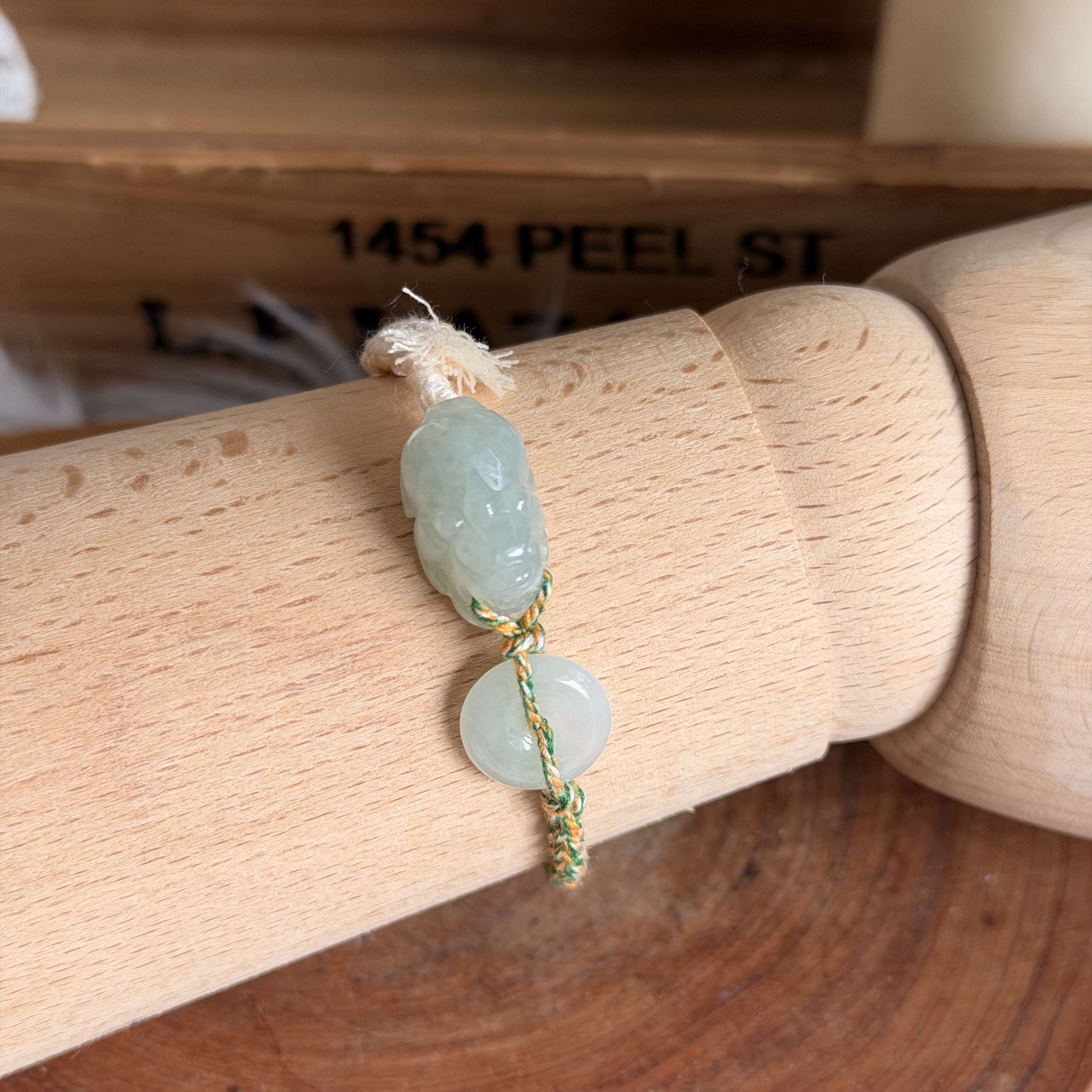 天然翡翠貔貅+平安扣襯手绳