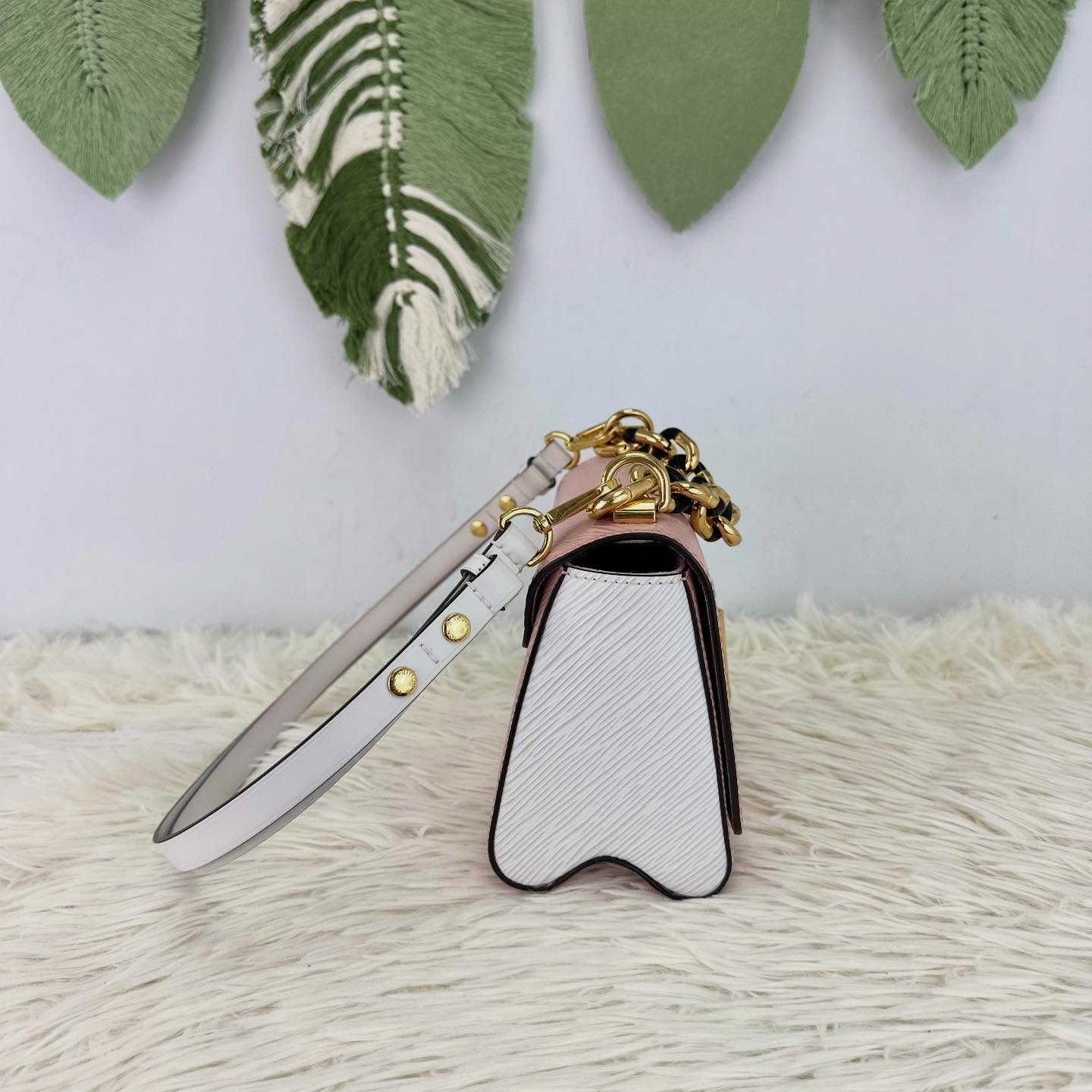 LV 🤍PRE OWNED Twist 粉紅水波紋旋轉扣 PM Size 晶片款🩷