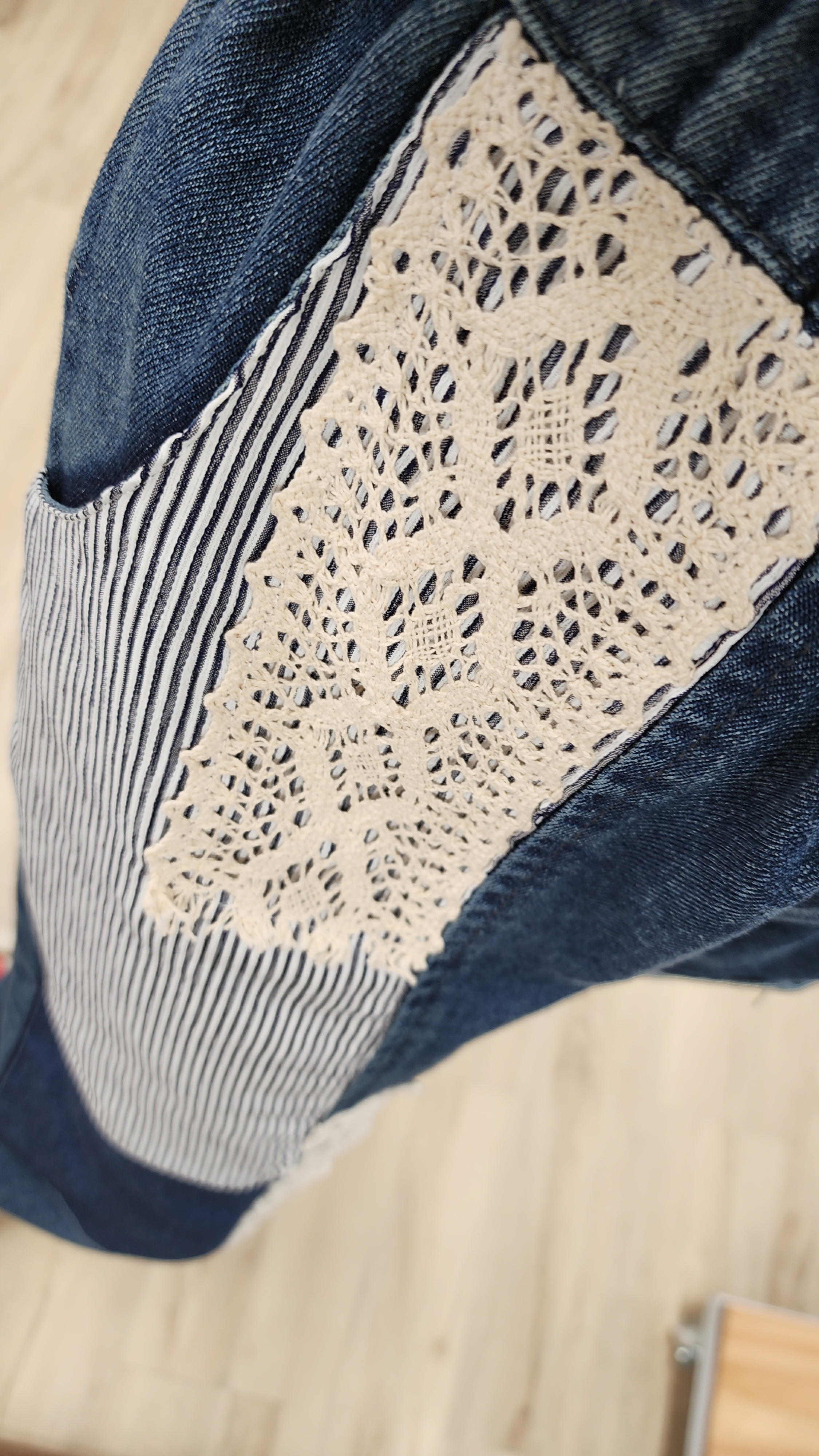 日牌深藍拼布鴛鴦喱士刺繡橡筋牛仔褲