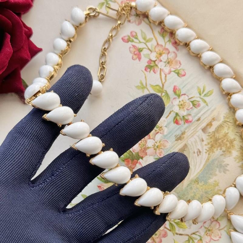RARE! C.a. 1960s Crown Trifari Molded Milk Glass Three-Piece Jewelry Set - Necklace, Clip Earrings and Floral Brooch (MT1851)