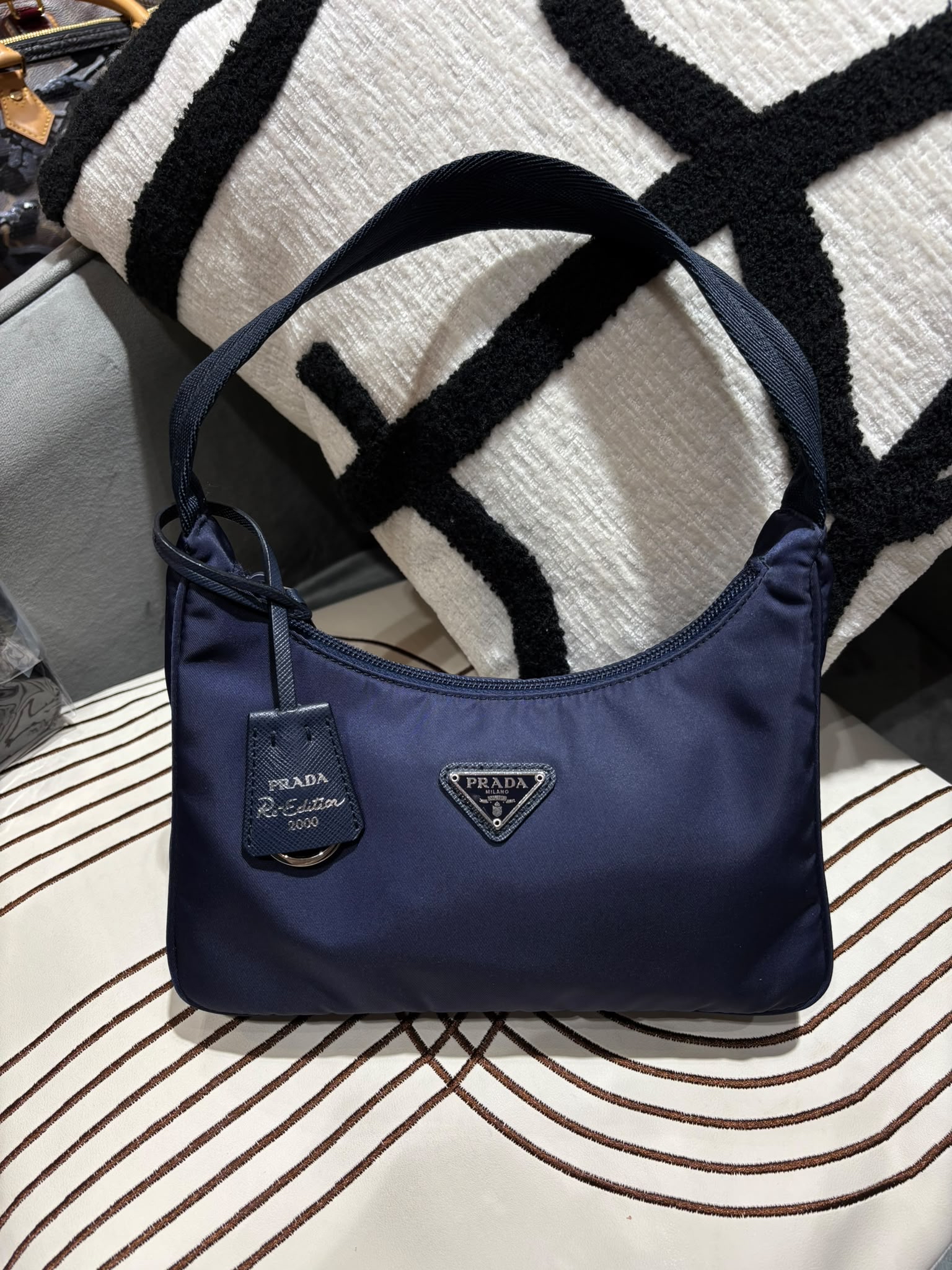 Prada re-edition 2000 re-Nylon Hobo Bag Navy 100%Authentic, 98%New