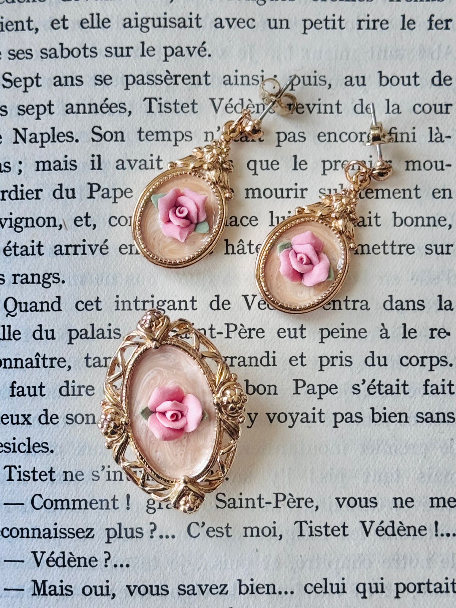 Vintage Avon Ceramic Rose Stud Earrings and Two-Way Brooch/Pendant Set (MT2581) 