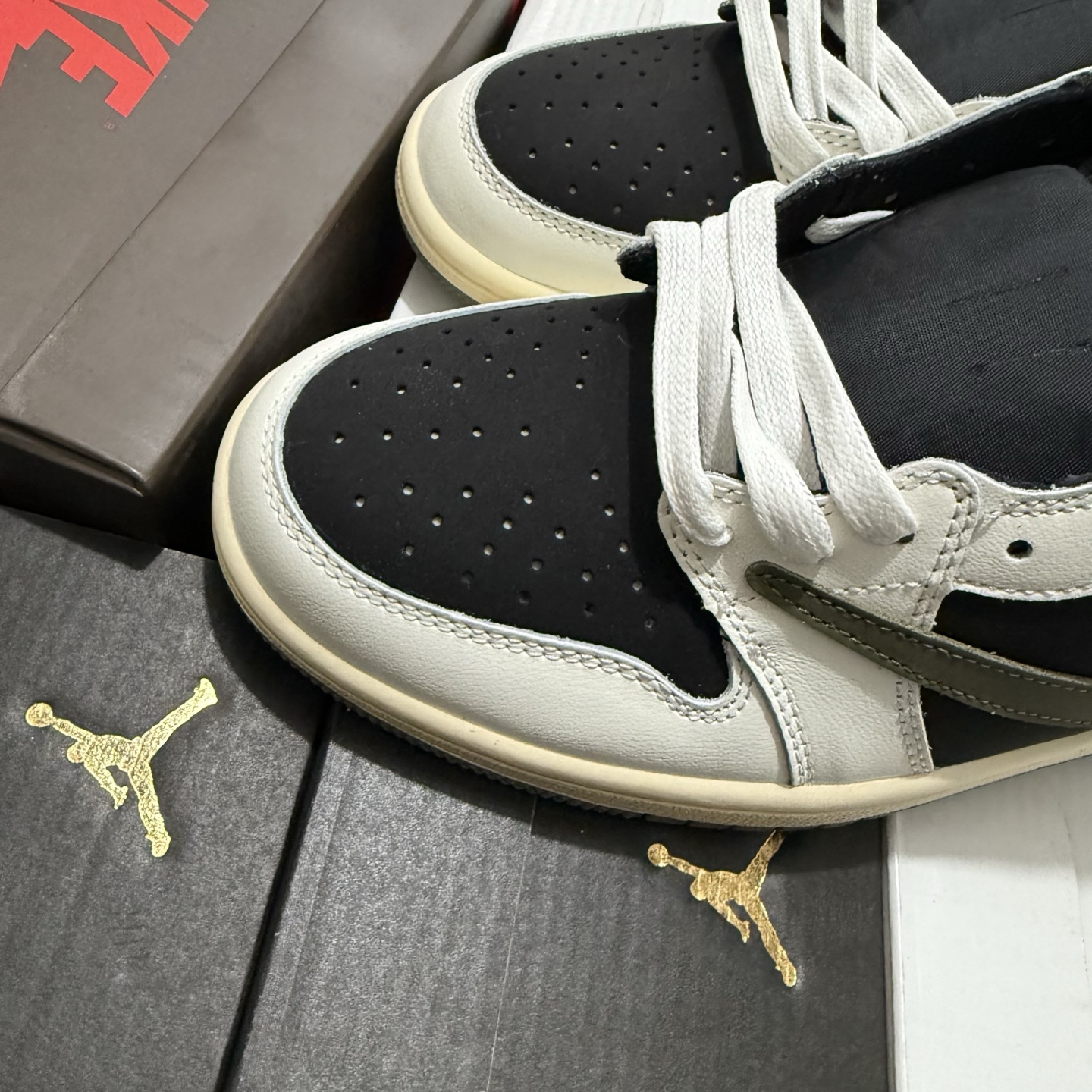 Travis Scott x Air Jordan 1 Low OG "Olive" DZ4137-106