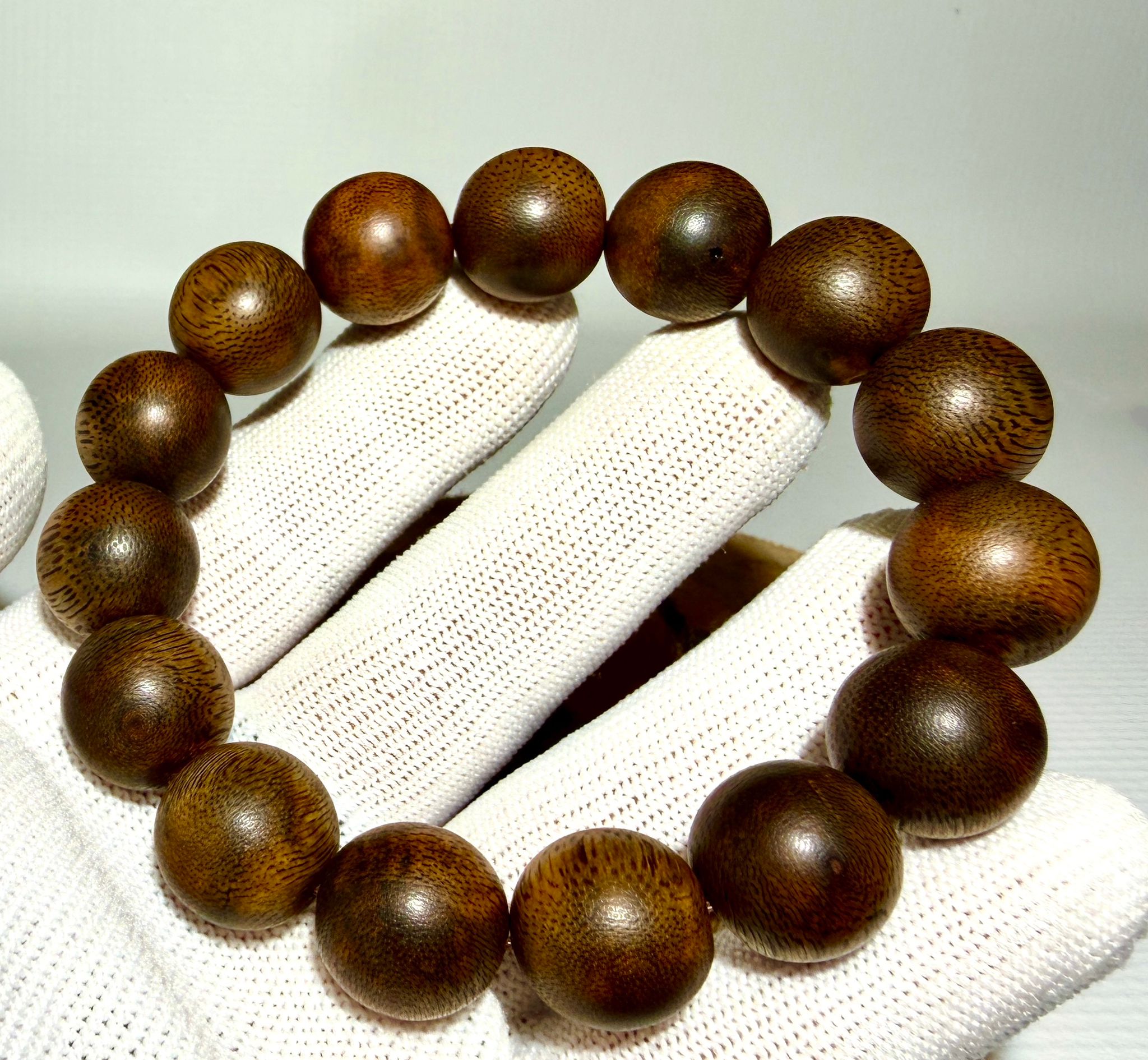 沉香手串15mm 重22克 8星級之選 (限香港地區發售及實體店交收)