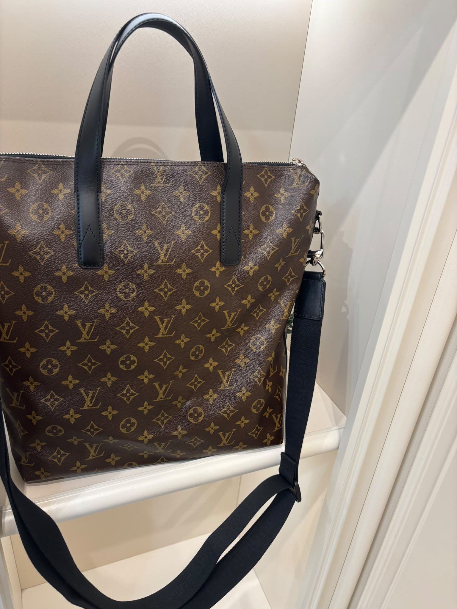Lv Macassar Kitan 2 way bag tote M40388 100%Authentic,95%new✅dust bag 