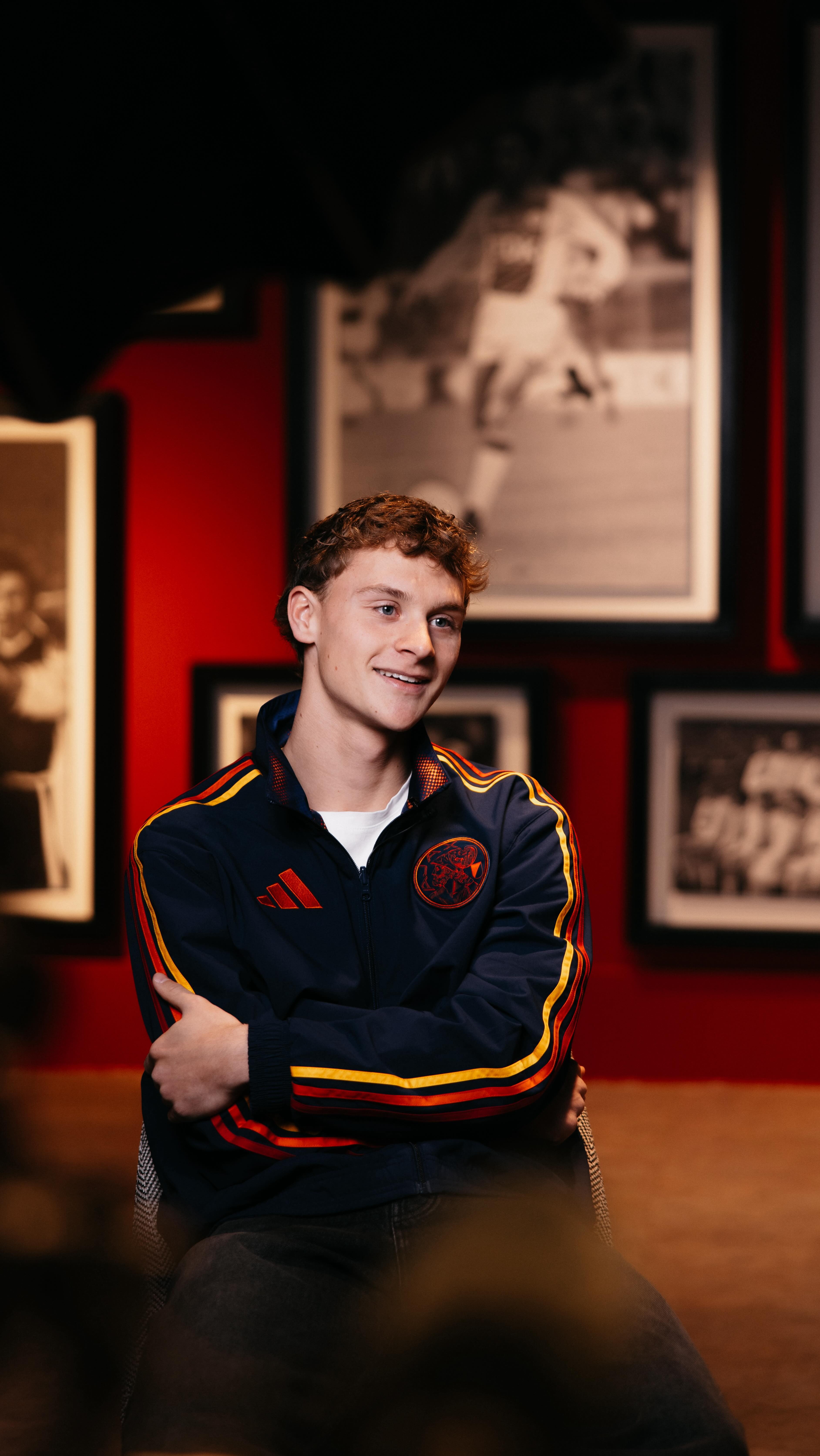 🎶⚽Adidas Ajax 阿積士 × ID&T 聯乘雙面進場外套 JZ1585