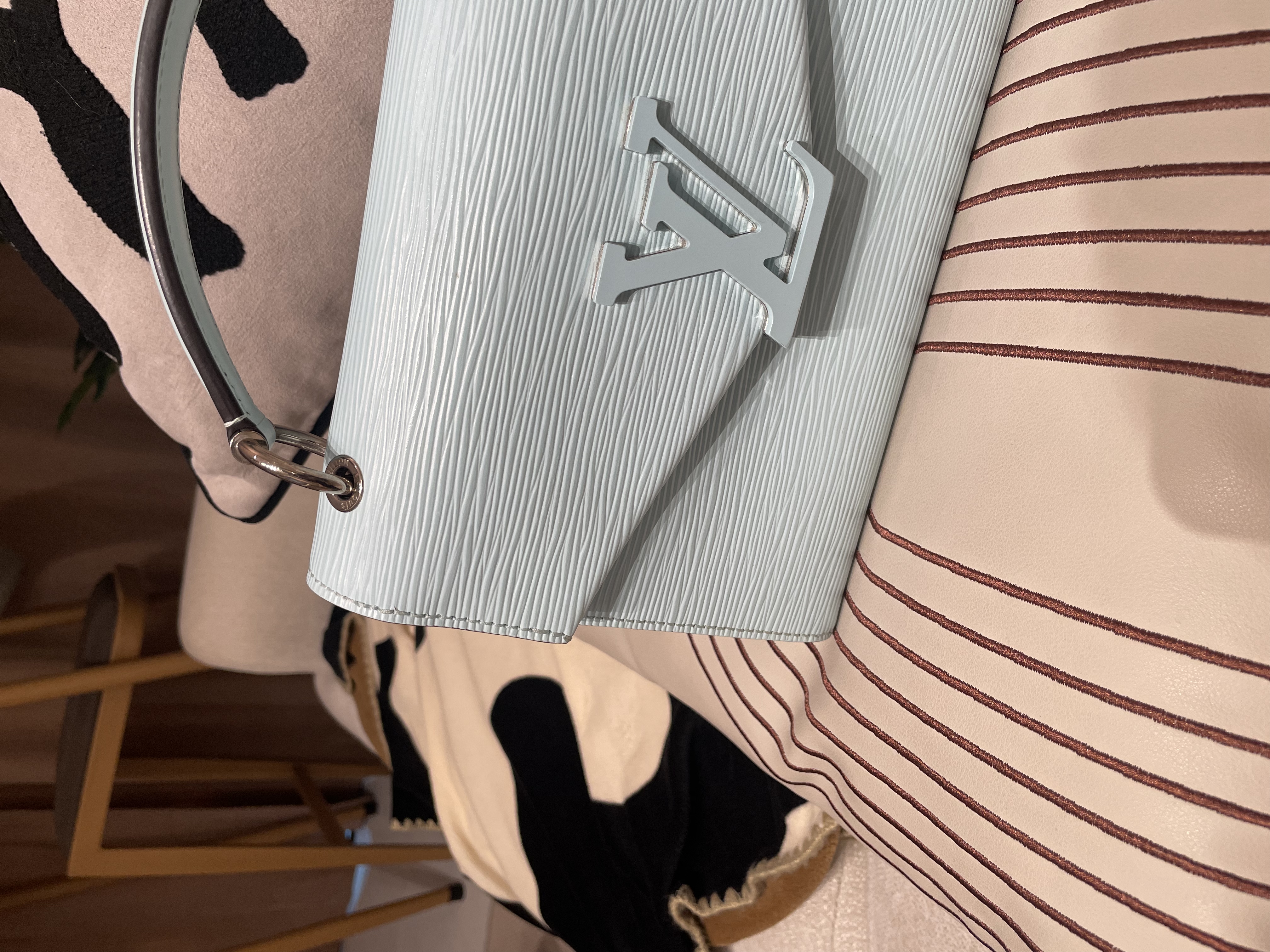 LV GRENELLE M55981 781715 epi 100%Authentic,98%new ✅塵袋 ✅box